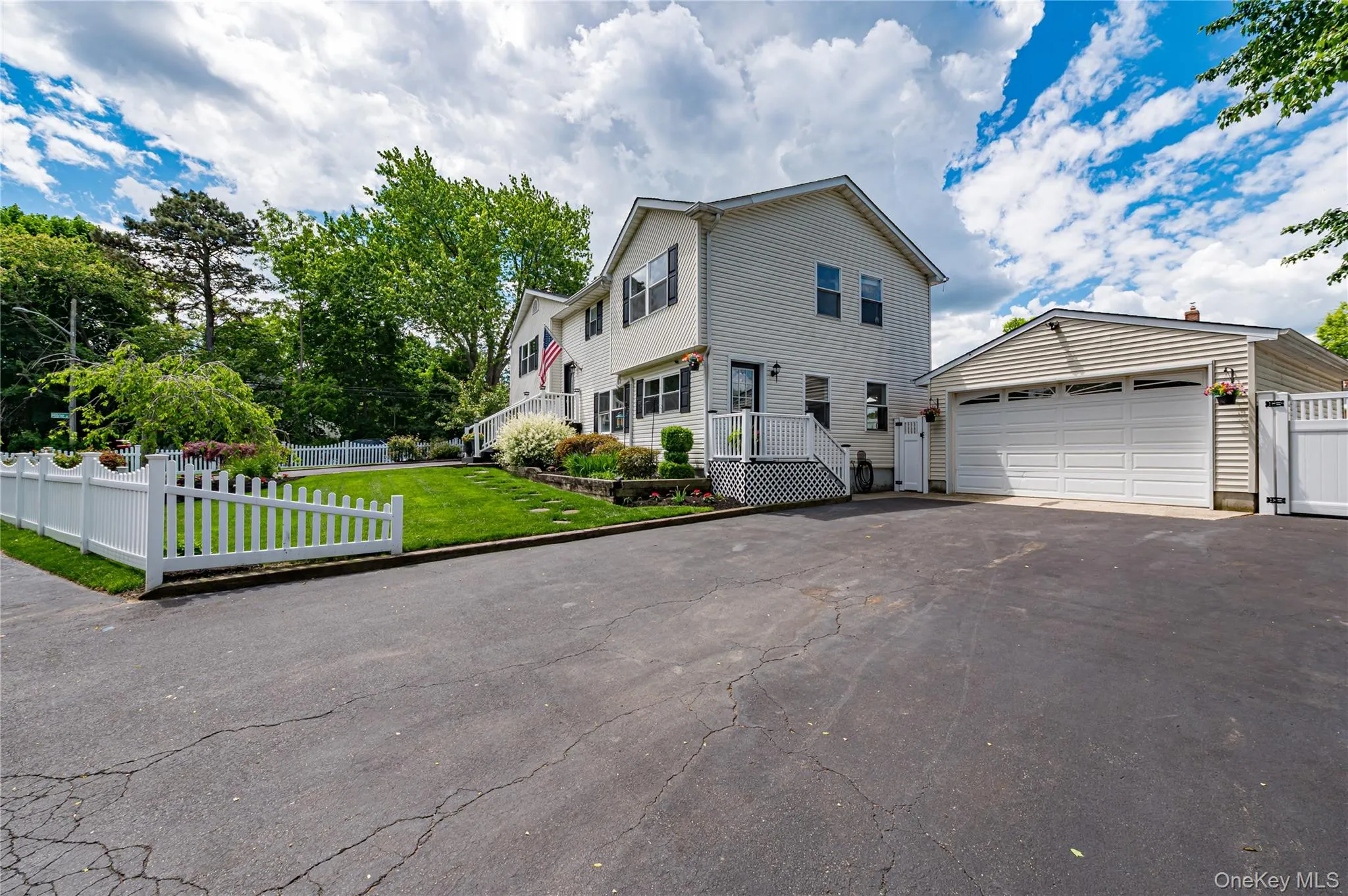 7 Bedrooms, 4 Bathrooms, 2 Car Detached Garage 7 Bedrooms, 4 Bathrooms, 2 Car Detached Garage