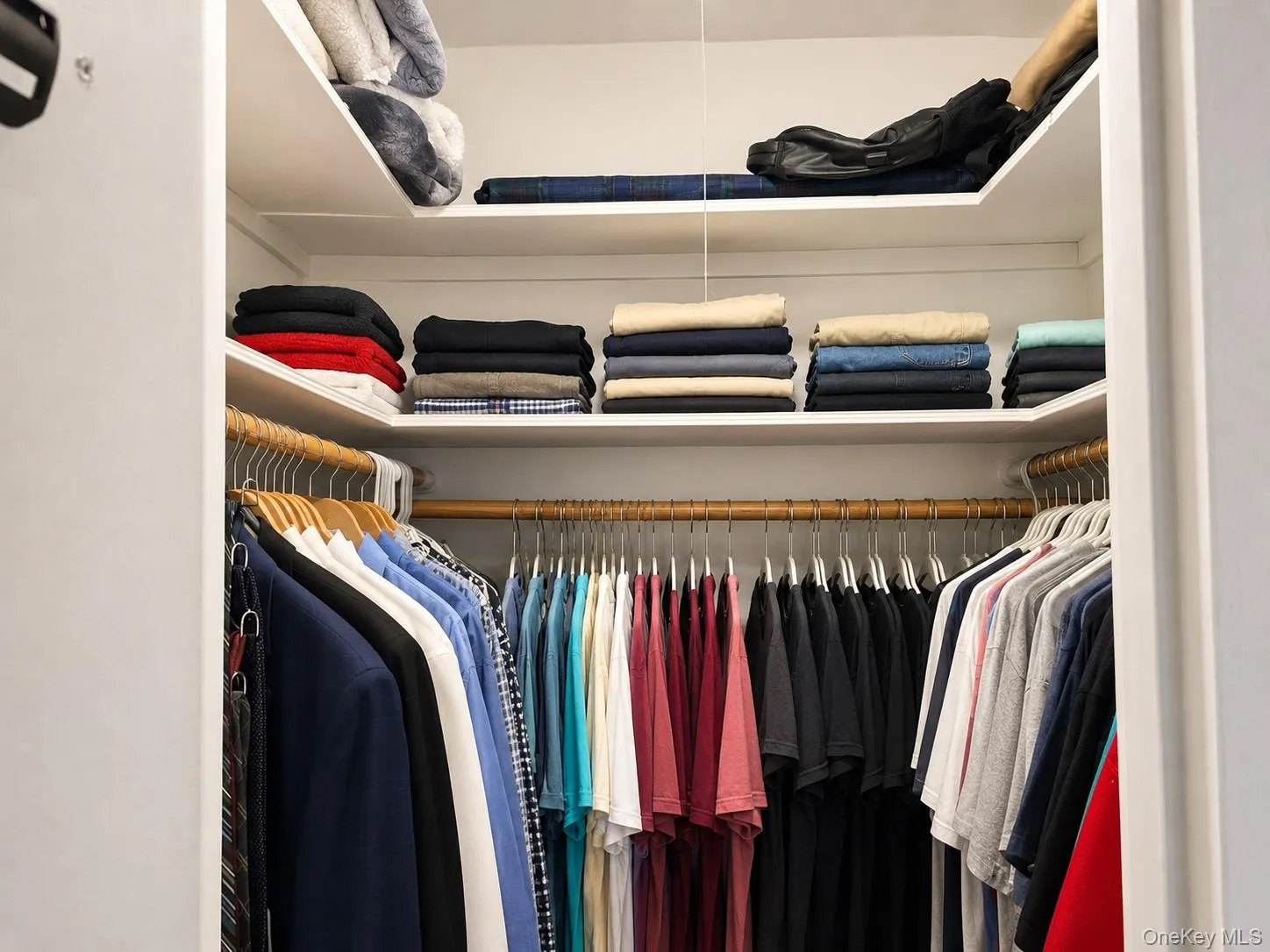 Walk-in-closet Walk-in-closet