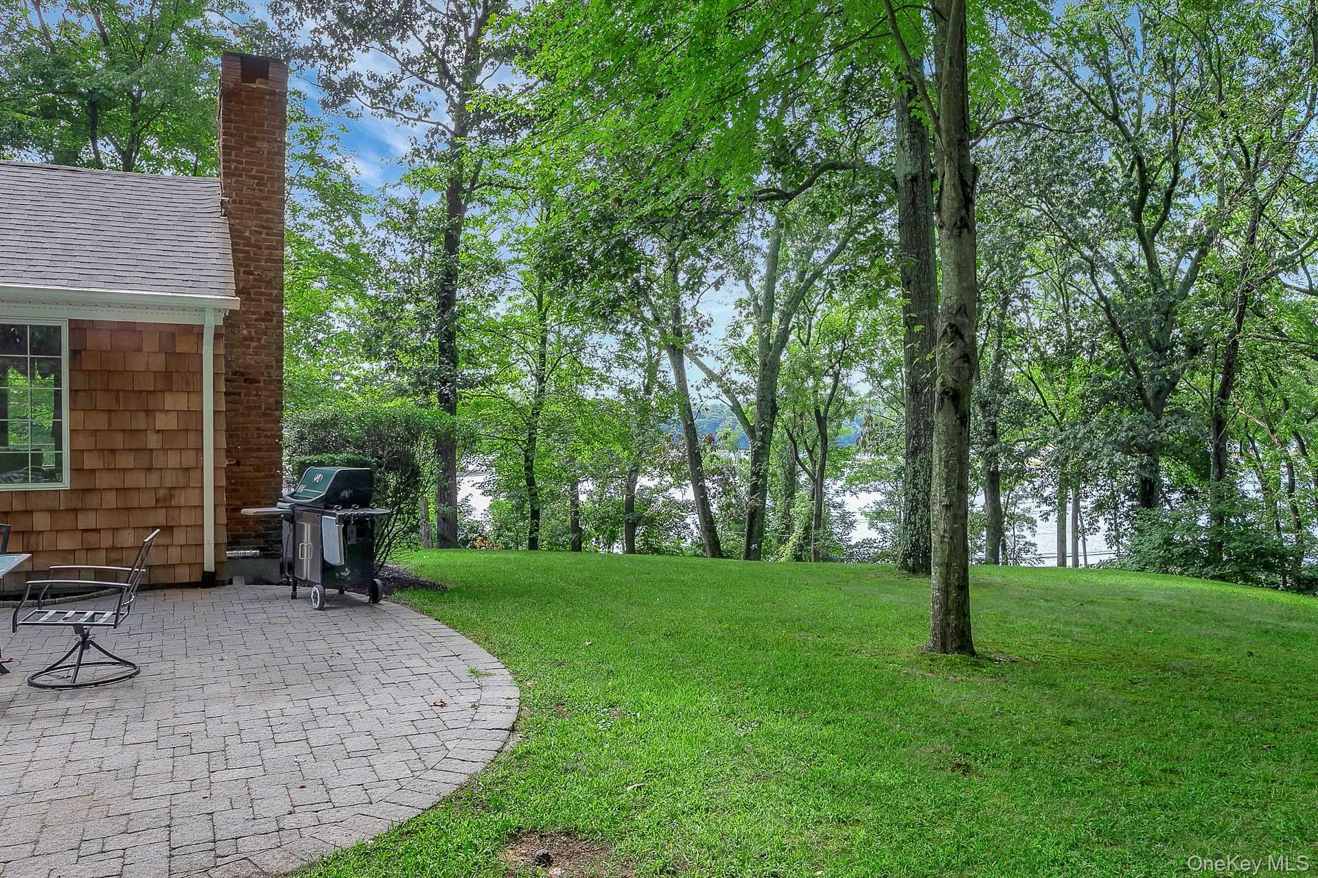 Side Lawn Side Lawn