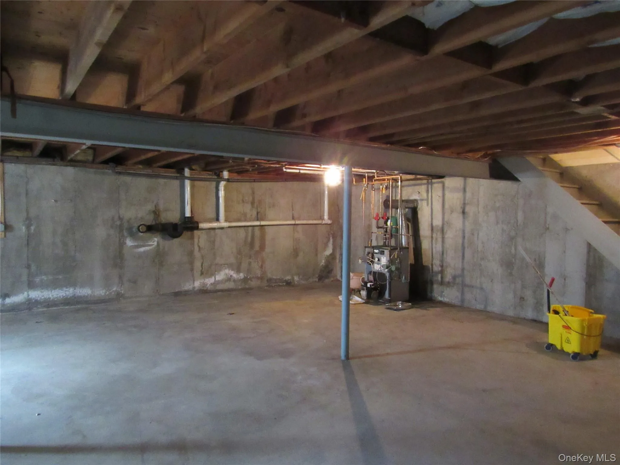 Full unfinished basement Full unfinished basement