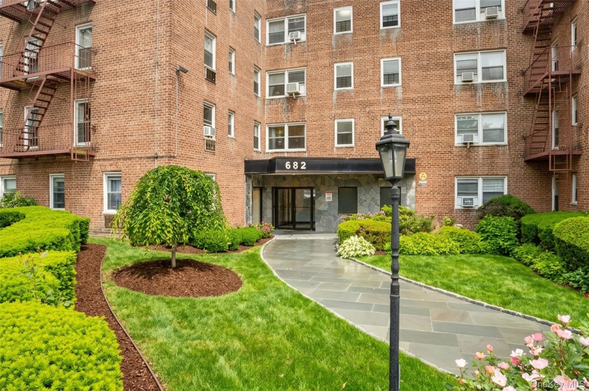 682 Tuckahoe Road, Yonkers, NY, 1 Bedroom Bedrooms, 4 Rooms Rooms,1 BathroomBathrooms,Residential,For Rent,Tuckahoe,0,KEY1011647 682 Tuckahoe Road, Yonkers, NY, 1 Bedroom Bedrooms, 4 Rooms Rooms,1 BathroomBathrooms,Residential,For Rent,Tuckahoe,0,KEY1011647