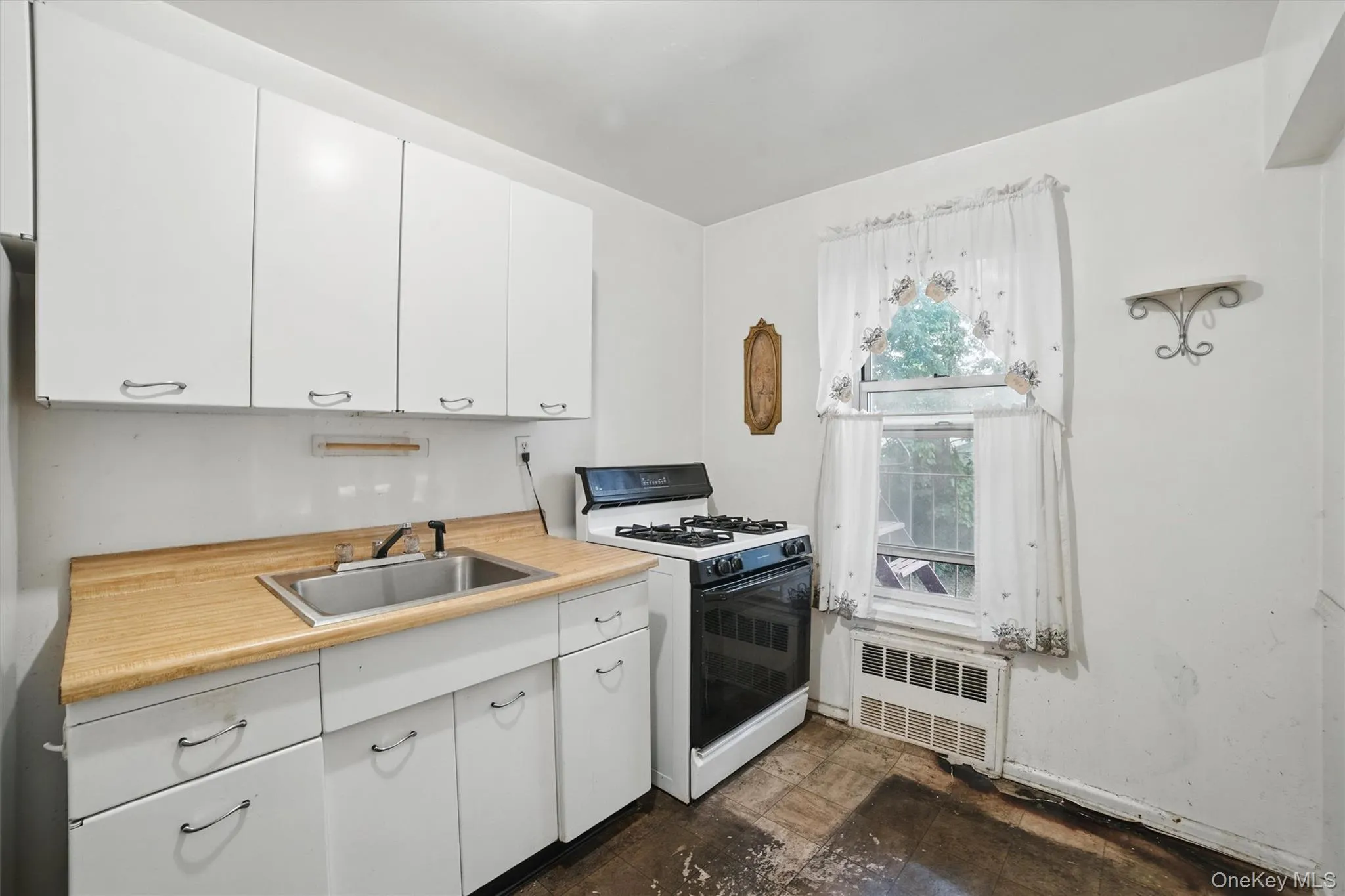682 Tuckahoe Road, Yonkers, NY, 1 Bedroom Bedrooms, 4 Rooms Rooms,1 BathroomBathrooms,Residential,For Rent,Tuckahoe,0,KEY1011647 682 Tuckahoe Road, Yonkers, NY, 1 Bedroom Bedrooms, 4 Rooms Rooms,1 BathroomBathrooms,Residential,For Rent,Tuckahoe,0,KEY1011647