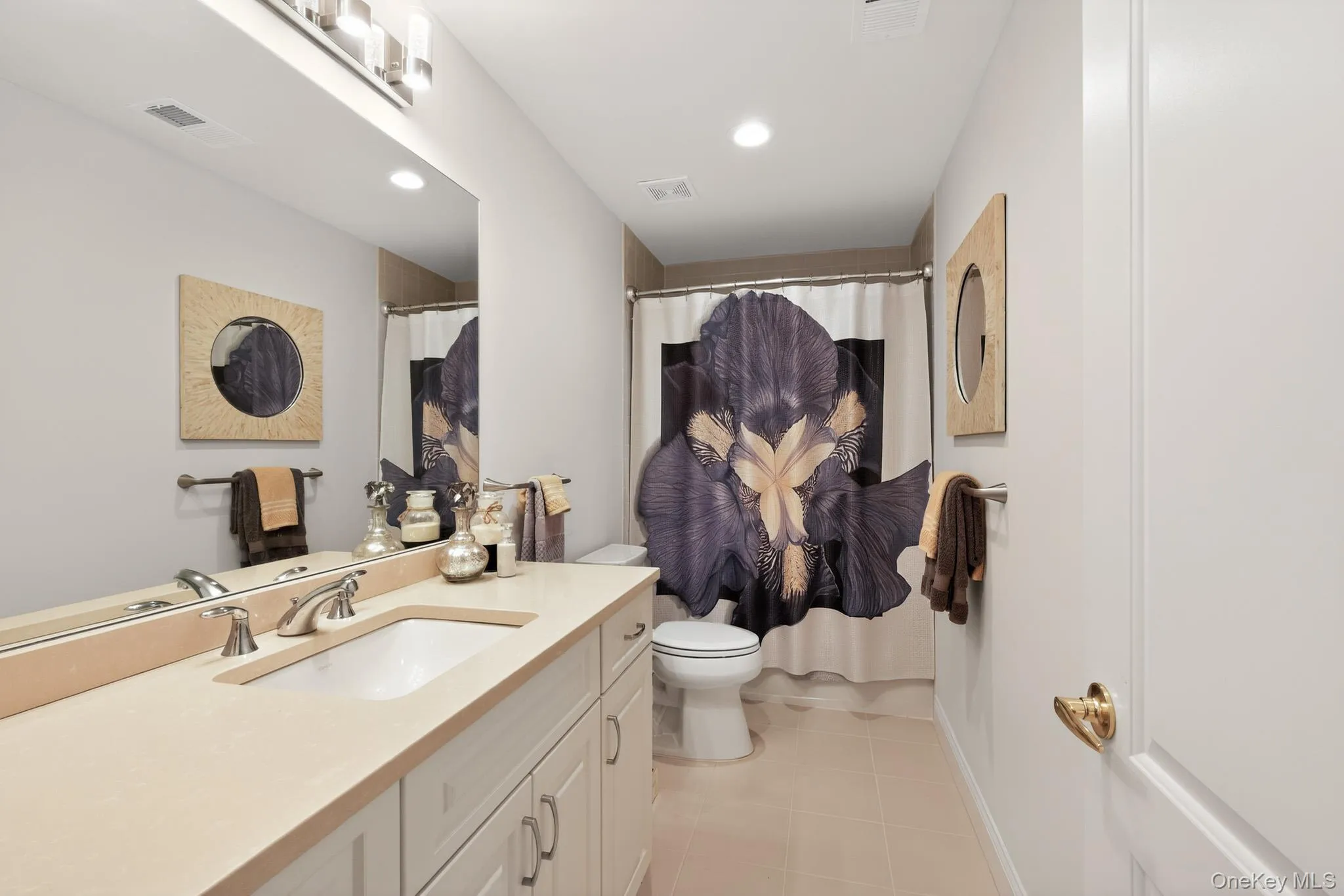 129 Halley Drive, Brookhaven, NY, 2 Bedrooms Bedrooms, 6 Rooms Rooms,2 BathroomsBathrooms,Residential,For Rent,Halley,0,1011648 129 Halley Drive, Brookhaven, NY, 2 Bedrooms Bedrooms, 6 Rooms Rooms,2 BathroomsBathrooms,Residential,For Rent,Halley,0,1011648