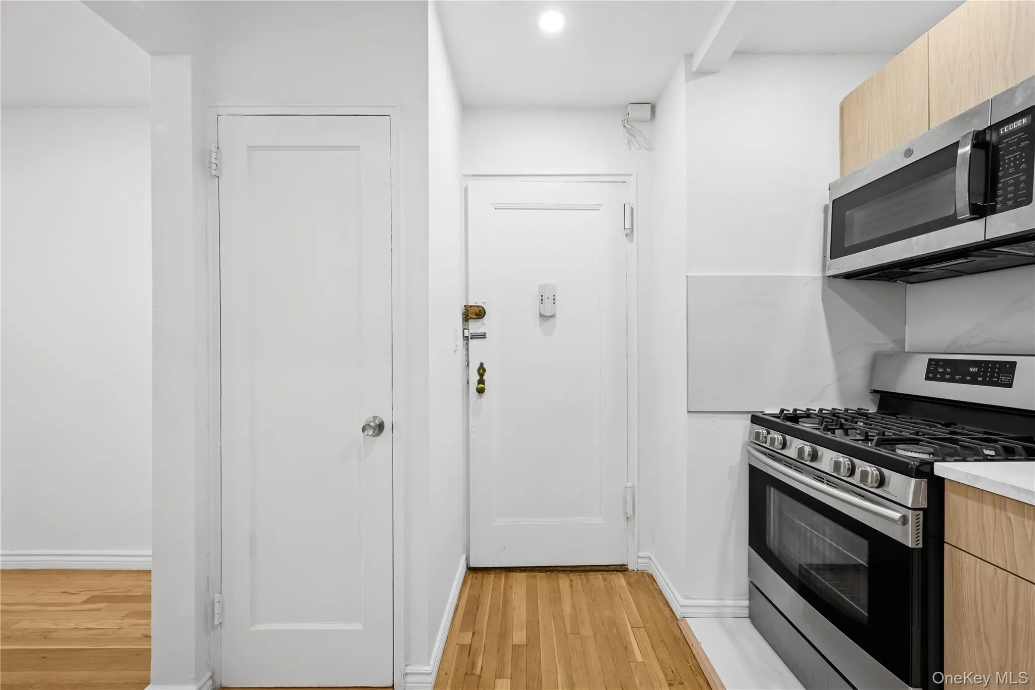 99-63 66th Avenue, New York, NY, 2 Rooms Rooms,1 BathroomBathrooms,Residential,For Rent,66th,0,1011651 99-63 66th Avenue, New York, NY, 2 Rooms Rooms,1 BathroomBathrooms,Residential,For Rent,66th,0,1011651