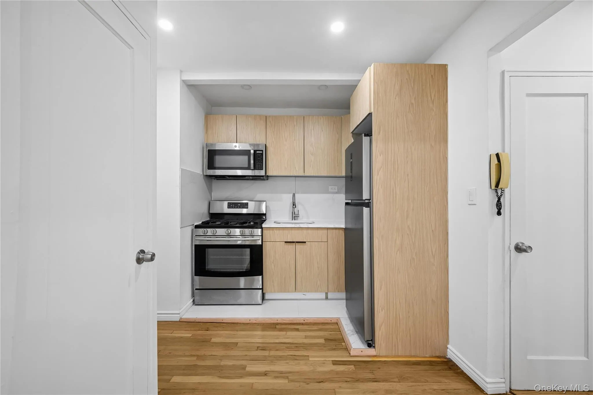 99-63 66th Avenue, New York, NY, 2 Rooms Rooms,1 BathroomBathrooms,Residential,For Rent,66th,0,1011651 99-63 66th Avenue, New York, NY, 2 Rooms Rooms,1 BathroomBathrooms,Residential,For Rent,66th,0,1011651