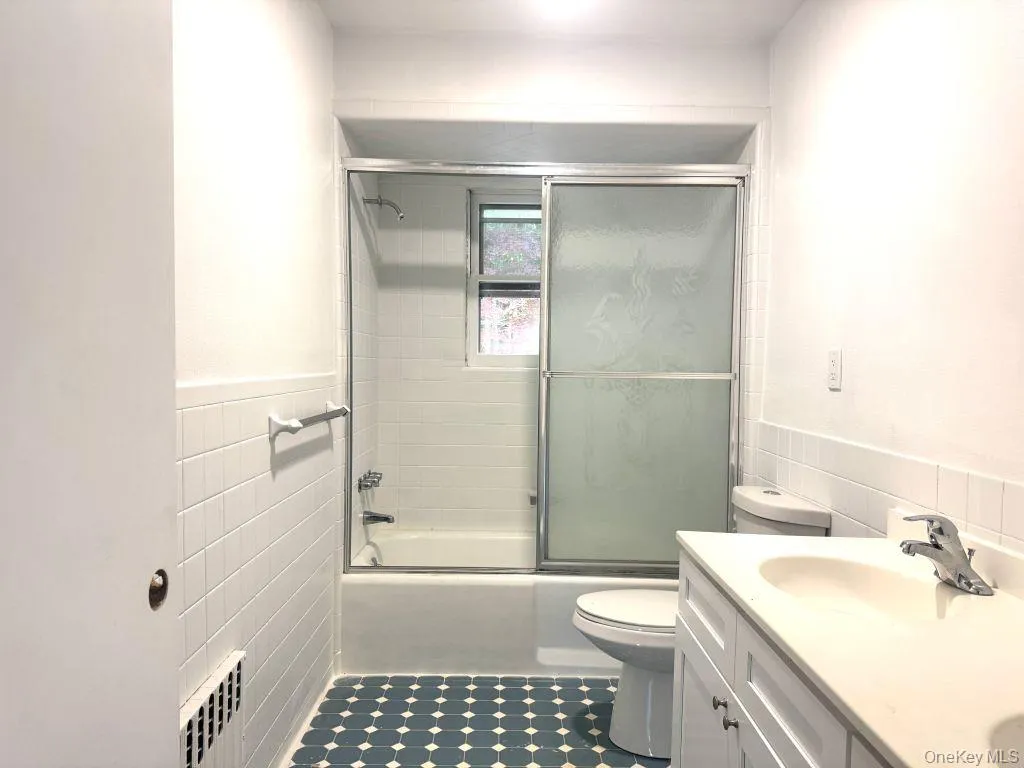 560 Taxter Road, Greenburgh, NY, 6 Bedrooms Bedrooms, 8 Rooms Rooms,6 BathroomsBathrooms,Residential Lease,For Rent,Taxter,0,1011654 560 Taxter Road, Greenburgh, NY, 6 Bedrooms Bedrooms, 8 Rooms Rooms,6 BathroomsBathrooms,Residential Lease,For Rent,Taxter,0,1011654