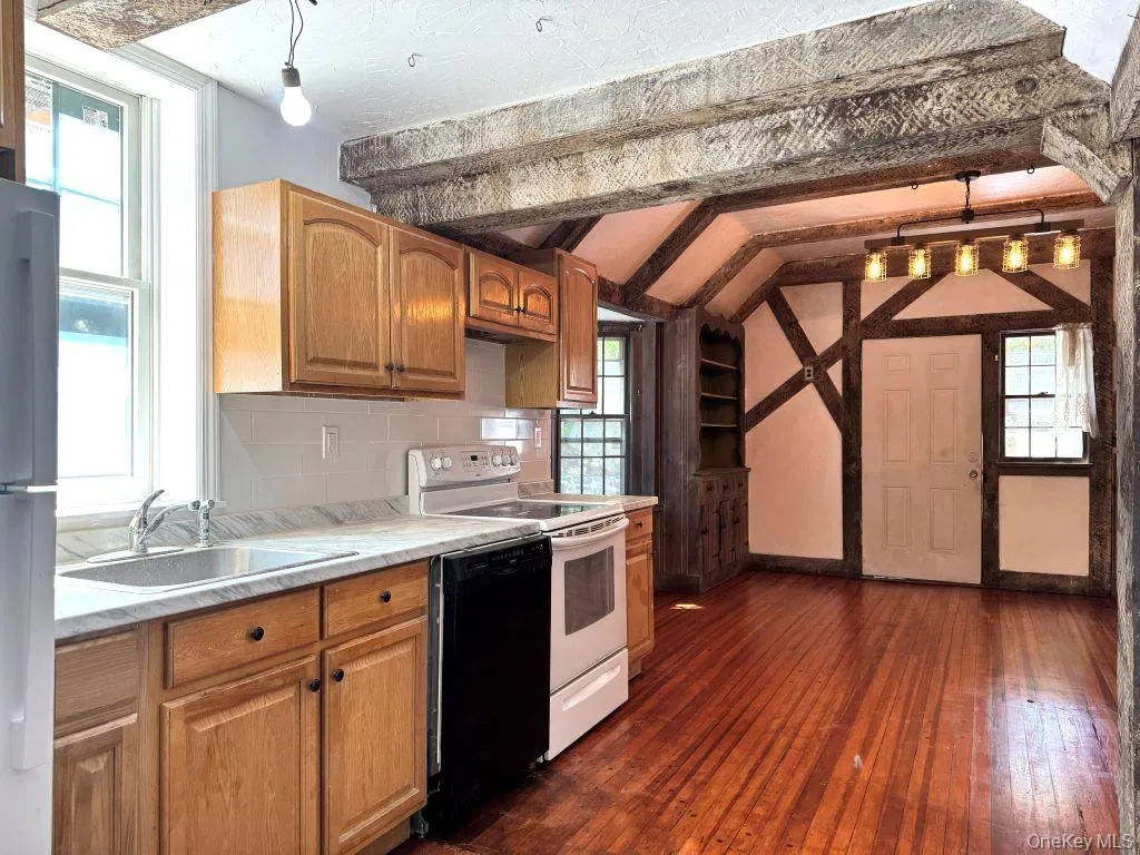 560 Taxter Road, Greenburgh, NY, 6 Bedrooms Bedrooms, 8 Rooms Rooms,6 BathroomsBathrooms,Residential Lease,For Rent,Taxter,0,1011654 560 Taxter Road, Greenburgh, NY, 6 Bedrooms Bedrooms, 8 Rooms Rooms,6 BathroomsBathrooms,Residential Lease,For Rent,Taxter,0,1011654