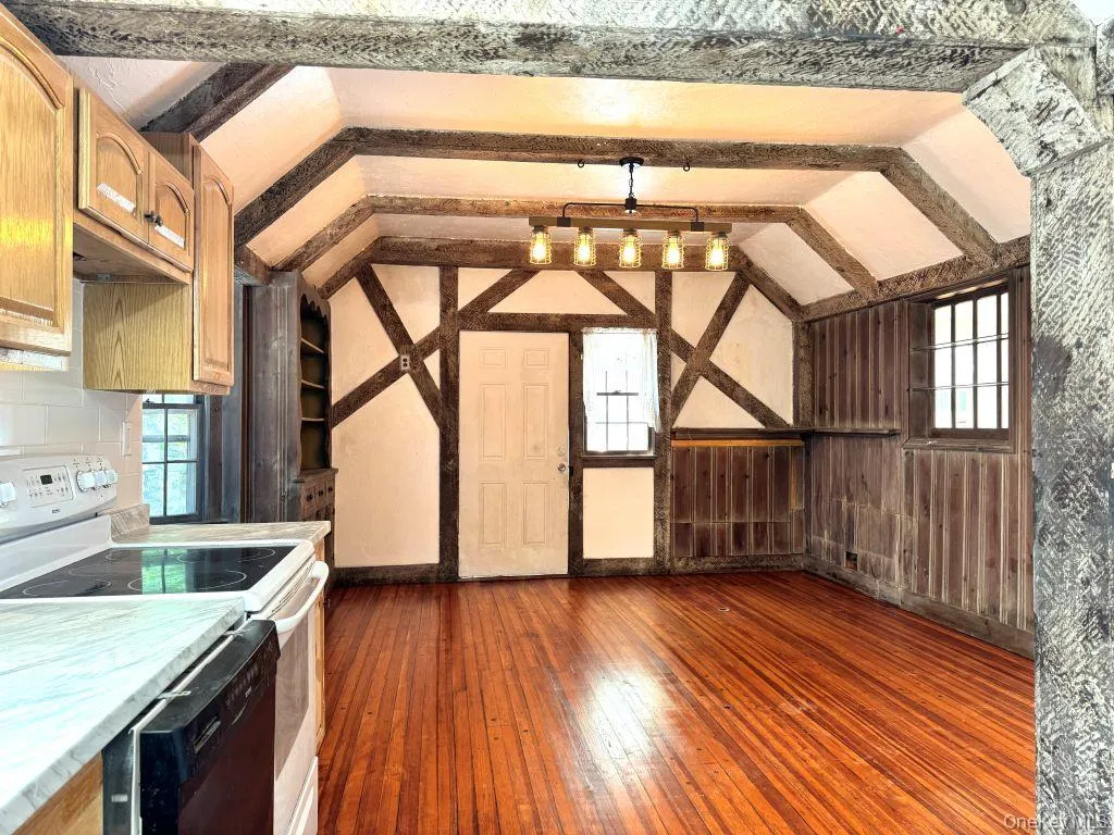 560 Taxter Road, Greenburgh, NY, 6 Bedrooms Bedrooms, 8 Rooms Rooms,6 BathroomsBathrooms,Residential Lease,For Rent,Taxter,0,1011654 560 Taxter Road, Greenburgh, NY, 6 Bedrooms Bedrooms, 8 Rooms Rooms,6 BathroomsBathrooms,Residential Lease,For Rent,Taxter,0,1011654