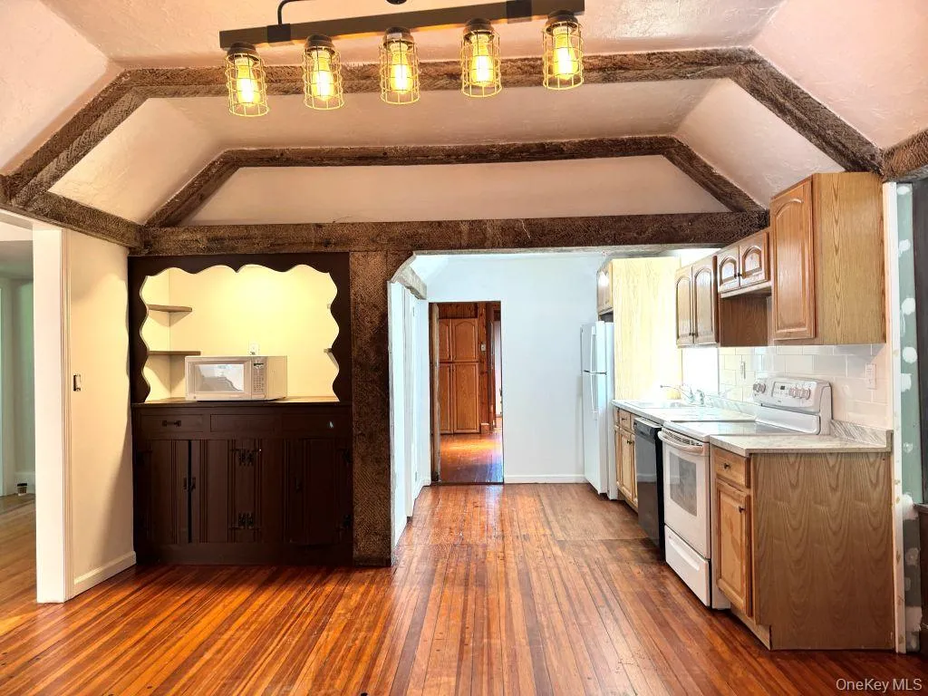 560 Taxter Road, Greenburgh, NY, 6 Bedrooms Bedrooms, 8 Rooms Rooms,6 BathroomsBathrooms,Residential Lease,For Rent,Taxter,0,1011654 560 Taxter Road, Greenburgh, NY, 6 Bedrooms Bedrooms, 8 Rooms Rooms,6 BathroomsBathrooms,Residential Lease,For Rent,Taxter,0,1011654