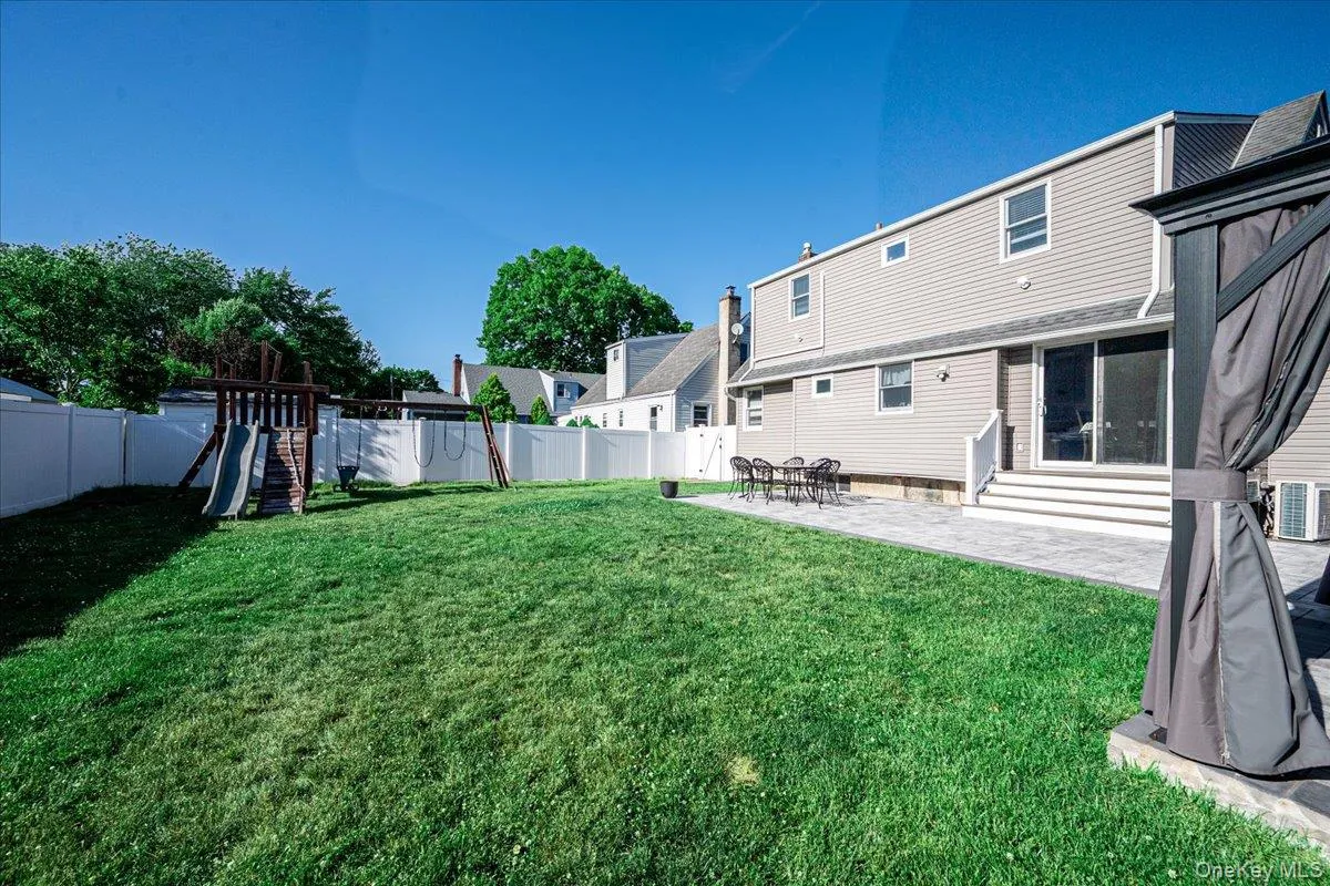 94 Pacific Street, Oyster Bay, NY, 5 Bedrooms Bedrooms, 9 Rooms Rooms,2 BathroomsBathrooms,Residential,For Rent,Pacific,0,1011659 94 Pacific Street, Oyster Bay, NY, 5 Bedrooms Bedrooms, 9 Rooms Rooms,2 BathroomsBathrooms,Residential,For Rent,Pacific,0,1011659