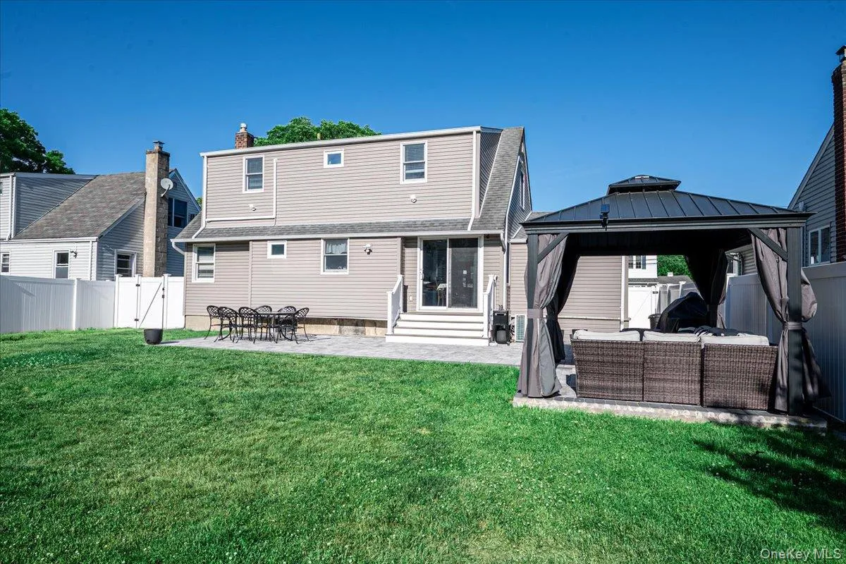 94 Pacific Street, Oyster Bay, NY, 5 Bedrooms Bedrooms, 9 Rooms Rooms,2 BathroomsBathrooms,Residential,For Rent,Pacific,0,1011659 94 Pacific Street, Oyster Bay, NY, 5 Bedrooms Bedrooms, 9 Rooms Rooms,2 BathroomsBathrooms,Residential,For Rent,Pacific,0,1011659