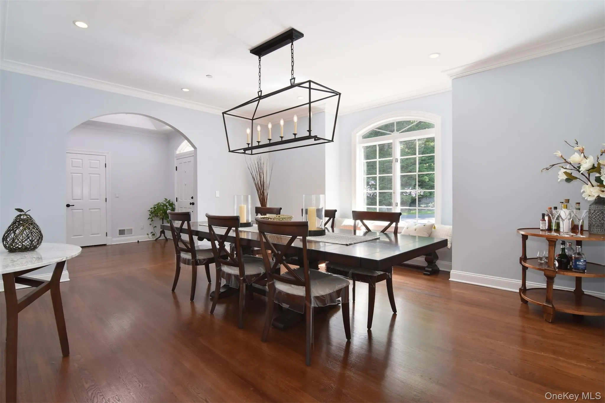 Dining room. forst room on the left as you enter Dining room. forst room on the left as you enter