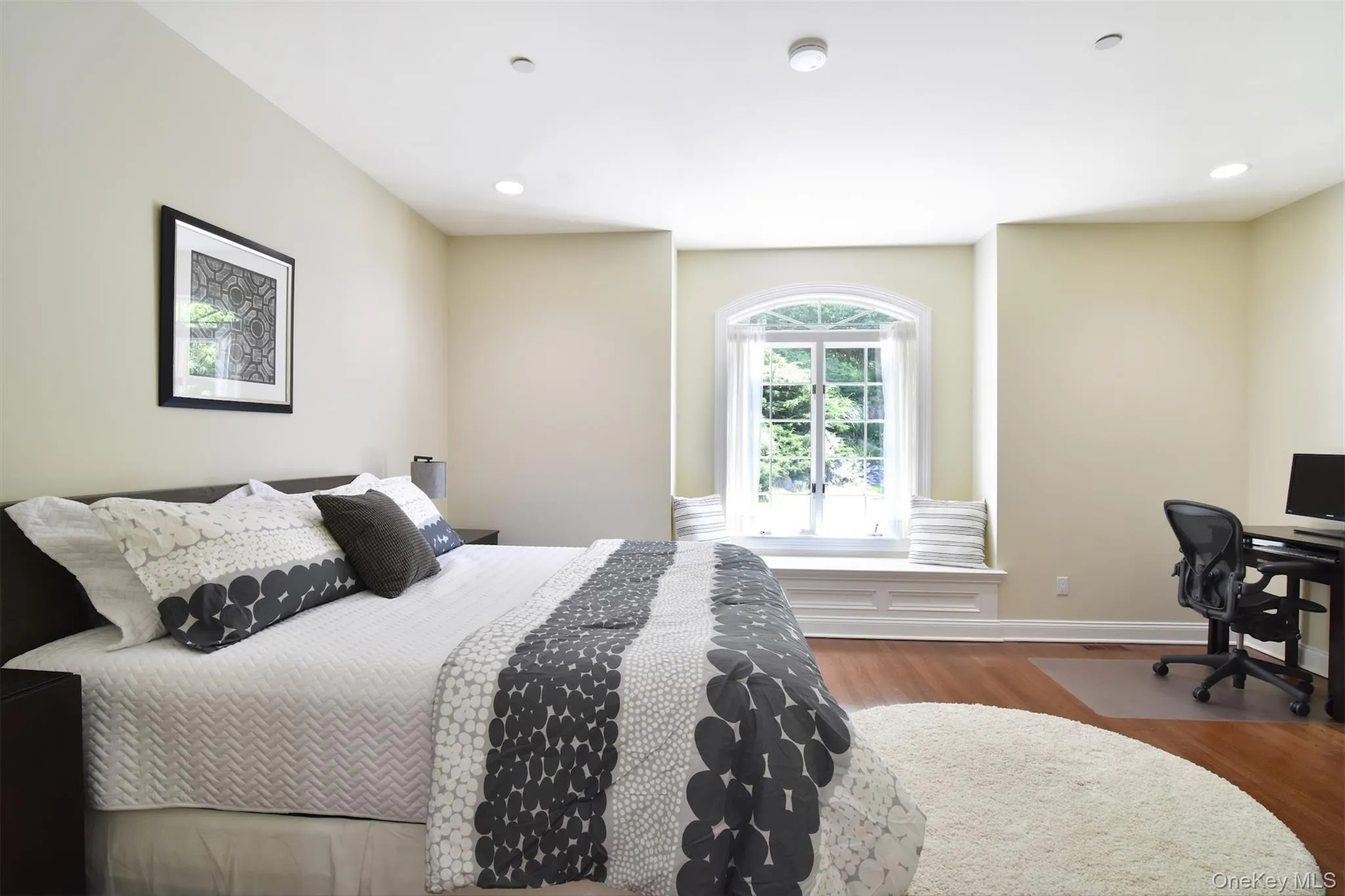 Family bedroom with ensutie bath Family bedroom with ensutie bath