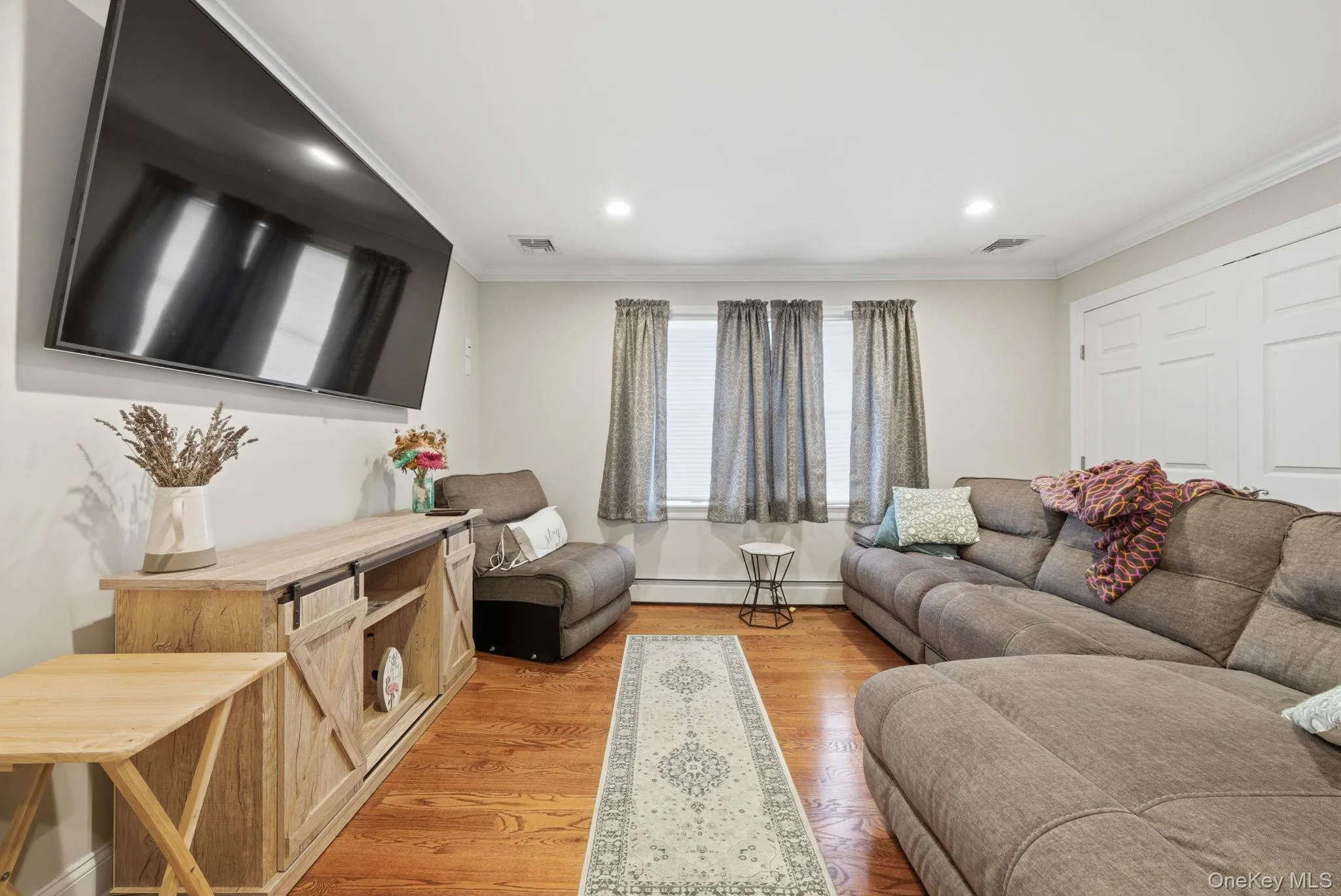 14 Jackson Place, Oyster Bay, NY, 5 Bedrooms Bedrooms, 9 Rooms Rooms,2 BathroomsBathrooms,Residential,For Rent,Jackson,0,1011667 14 Jackson Place, Oyster Bay, NY, 5 Bedrooms Bedrooms, 9 Rooms Rooms,2 BathroomsBathrooms,Residential,For Rent,Jackson,0,1011667