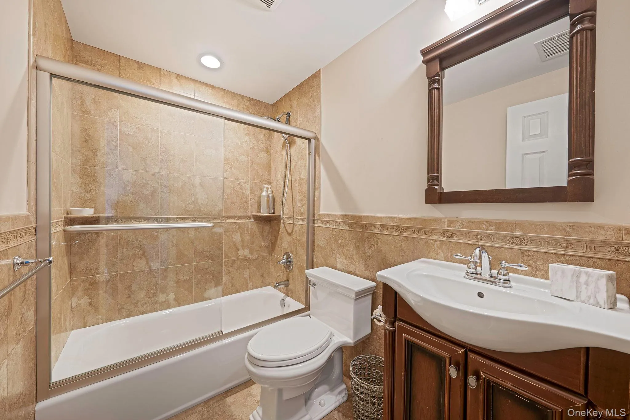 14 Jackson Place, Oyster Bay, NY, 5 Bedrooms Bedrooms, 9 Rooms Rooms,2 BathroomsBathrooms,Residential,For Rent,Jackson,0,1011667 14 Jackson Place, Oyster Bay, NY, 5 Bedrooms Bedrooms, 9 Rooms Rooms,2 BathroomsBathrooms,Residential,For Rent,Jackson,0,1011667