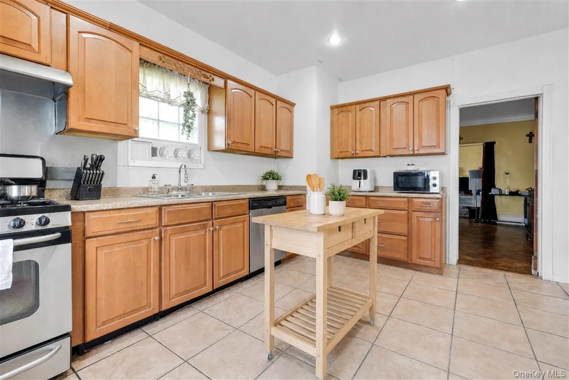 88-49 185th Street, New York, NY, 5 Bedrooms Bedrooms, 9 Rooms Rooms,2 BathroomsBathrooms,Residential,For Rent,185th,0,1011670 88-49 185th Street, New York, NY, 5 Bedrooms Bedrooms, 9 Rooms Rooms,2 BathroomsBathrooms,Residential,For Rent,185th,0,1011670