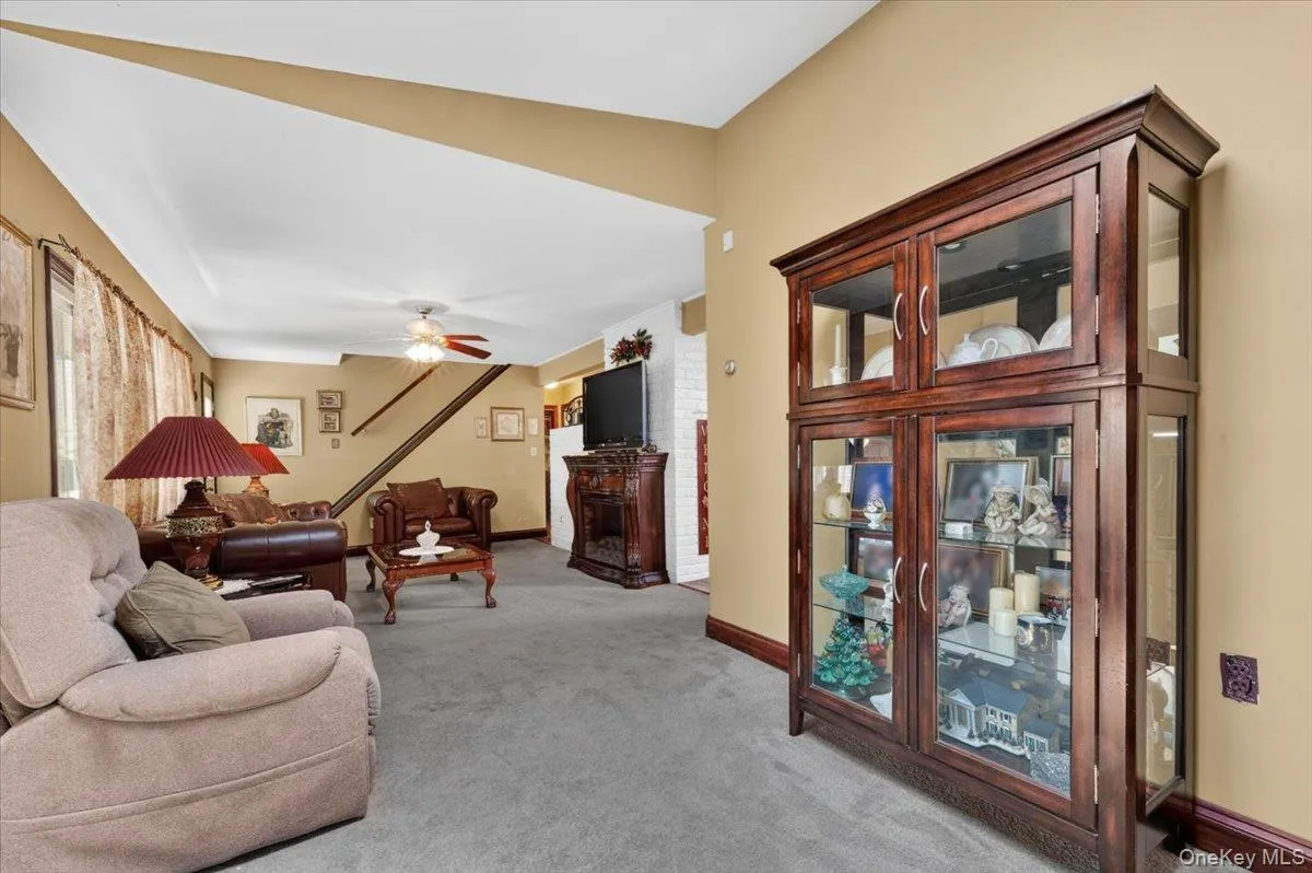 61 Elbow Lane, Hempstead, NY, 4 Bedrooms Bedrooms, 7 Rooms Rooms,2 BathroomsBathrooms,Residential,For Rent,Elbow,0,1011673 61 Elbow Lane, Hempstead, NY, 4 Bedrooms Bedrooms, 7 Rooms Rooms,2 BathroomsBathrooms,Residential,For Rent,Elbow,0,1011673