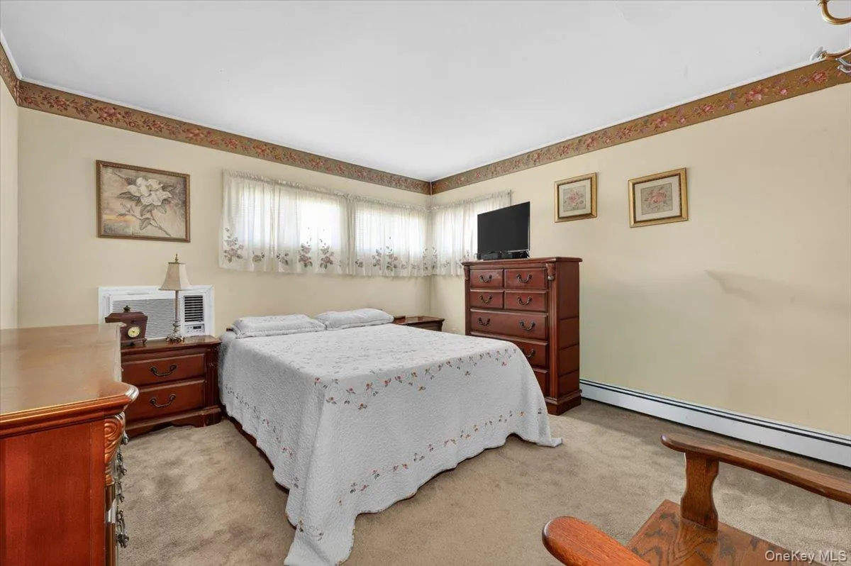 61 Elbow Lane, Hempstead, NY, 4 Bedrooms Bedrooms, 7 Rooms Rooms,2 BathroomsBathrooms,Residential,For Rent,Elbow,0,1011673 61 Elbow Lane, Hempstead, NY, 4 Bedrooms Bedrooms, 7 Rooms Rooms,2 BathroomsBathrooms,Residential,For Rent,Elbow,0,1011673