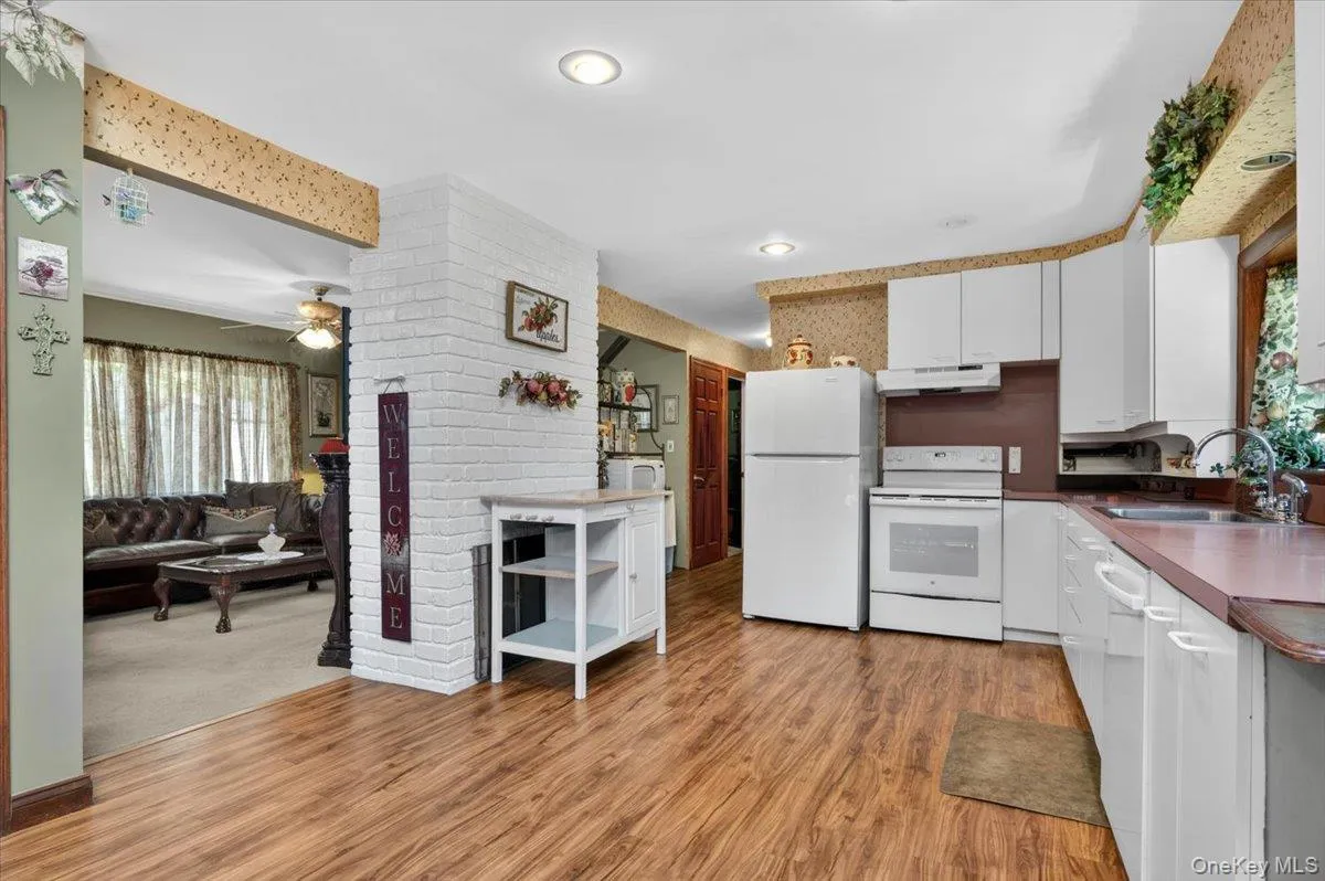 61 Elbow Lane, Hempstead, NY, 4 Bedrooms Bedrooms, 7 Rooms Rooms,2 BathroomsBathrooms,Residential,For Rent,Elbow,0,1011673 61 Elbow Lane, Hempstead, NY, 4 Bedrooms Bedrooms, 7 Rooms Rooms,2 BathroomsBathrooms,Residential,For Rent,Elbow,0,1011673