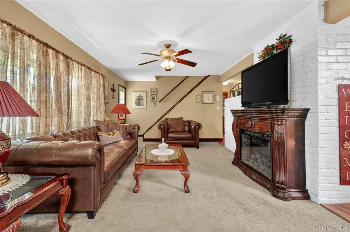 61 Elbow Lane, Hempstead, NY, 4 Bedrooms Bedrooms, 7 Rooms Rooms,2 BathroomsBathrooms,Residential,For Rent,Elbow,0,1011673 61 Elbow Lane, Hempstead, NY, 4 Bedrooms Bedrooms, 7 Rooms Rooms,2 BathroomsBathrooms,Residential,For Rent,Elbow,0,1011673