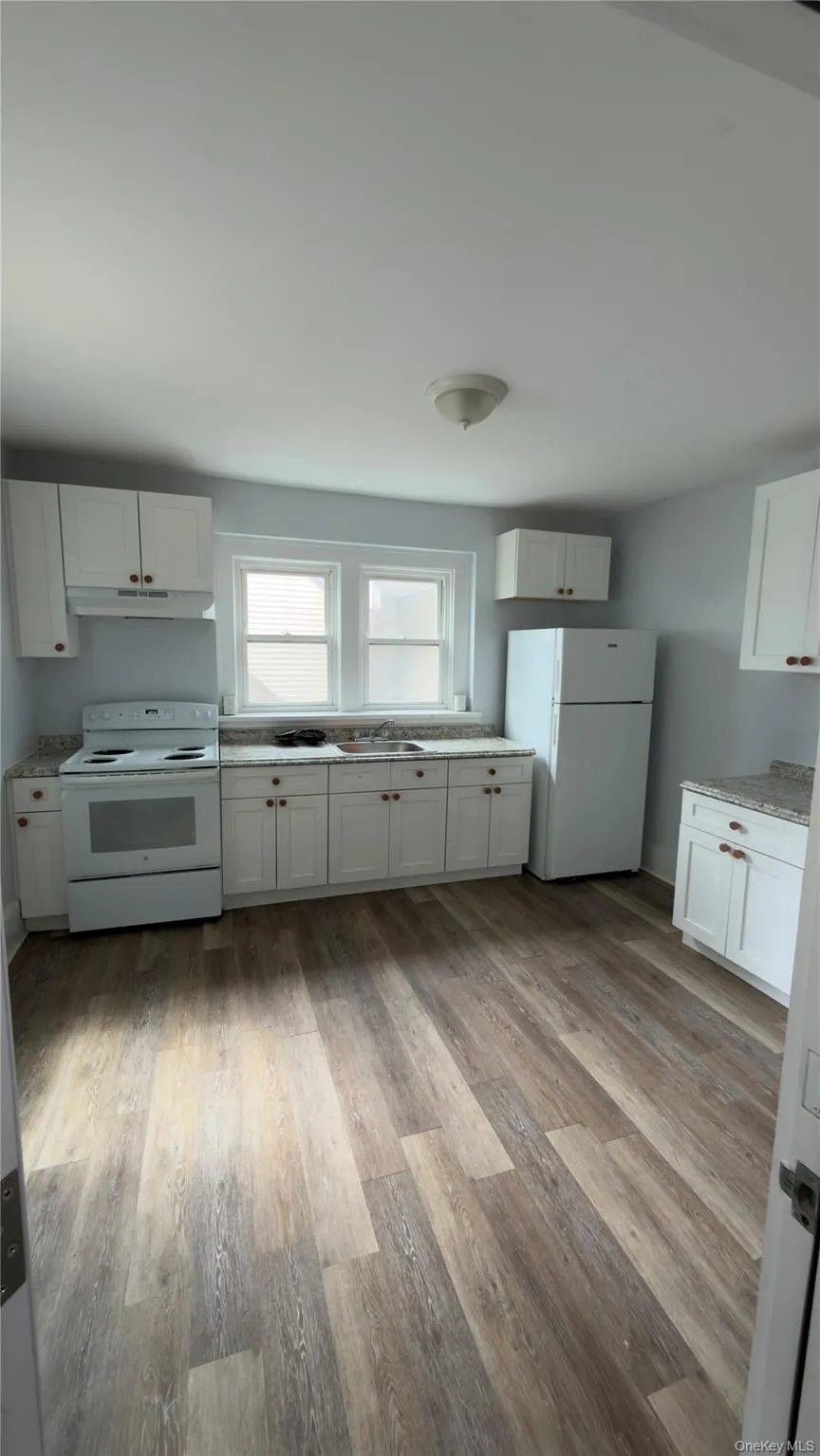 21 Hoffman Avenue, Poughkeepsie, NY, 3 Bedrooms Bedrooms, 5 Rooms Rooms,1 BathroomBathrooms,Residential Lease,For Rent,Hoffman,0,1011676 21 Hoffman Avenue, Poughkeepsie, NY, 3 Bedrooms Bedrooms, 5 Rooms Rooms,1 BathroomBathrooms,Residential Lease,For Rent,Hoffman,0,1011676