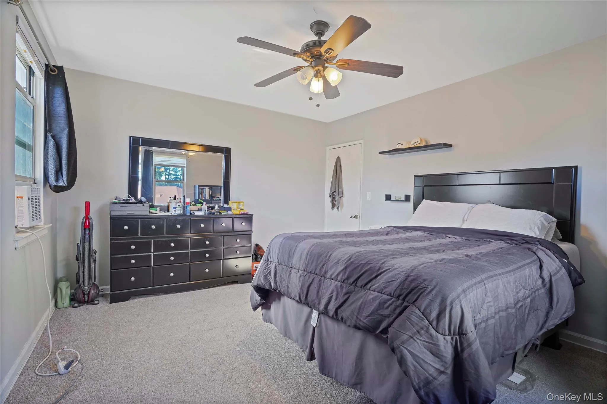 King Size Bedroom With Ceiling Fan King Size Bedroom With Ceiling Fan