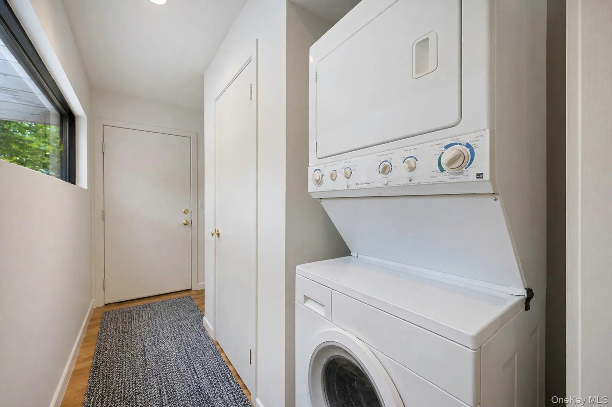 5 Kew Court, Huntington, NY, 3 Bedrooms Bedrooms, 14 Rooms Rooms,2 BathroomsBathrooms,Residential,For Rent,Kew,0,1011695 5 Kew Court, Huntington, NY, 3 Bedrooms Bedrooms, 14 Rooms Rooms,2 BathroomsBathrooms,Residential,For Rent,Kew,0,1011695