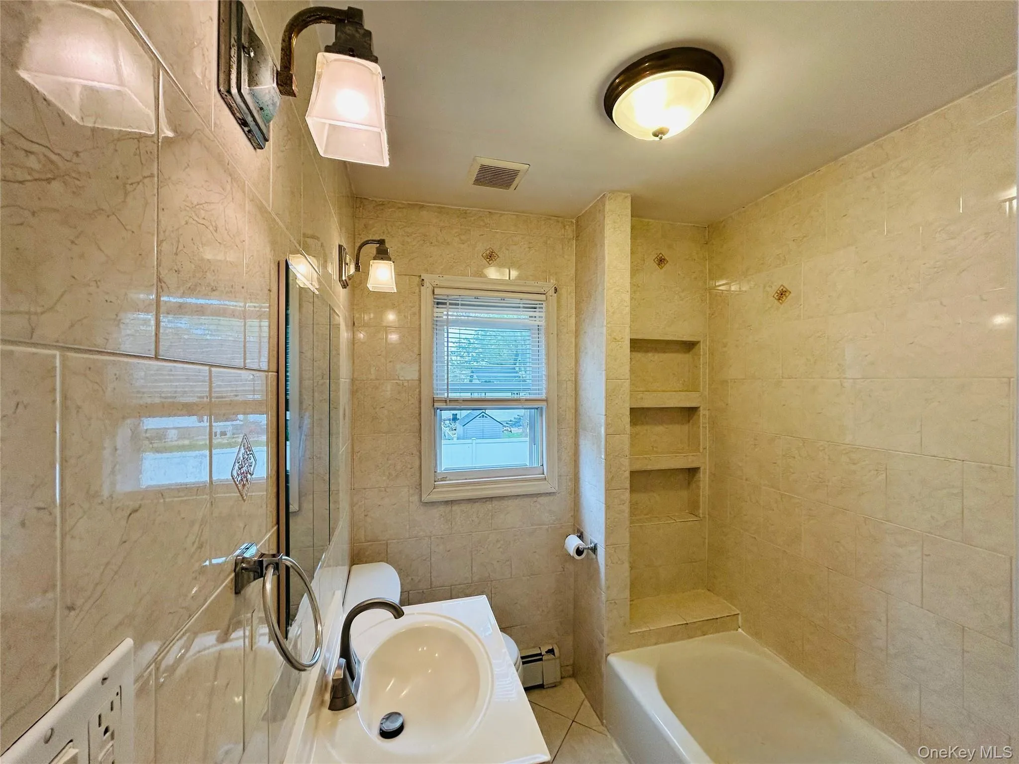 388 Alleghany Avenue, Babylon, NY, 1 Bedroom Bedrooms, 3 Rooms Rooms,1 BathroomBathrooms,Residential Lease,For Rent,Alleghany,0,1011704 388 Alleghany Avenue, Babylon, NY, 1 Bedroom Bedrooms, 3 Rooms Rooms,1 BathroomBathrooms,Residential Lease,For Rent,Alleghany,0,1011704