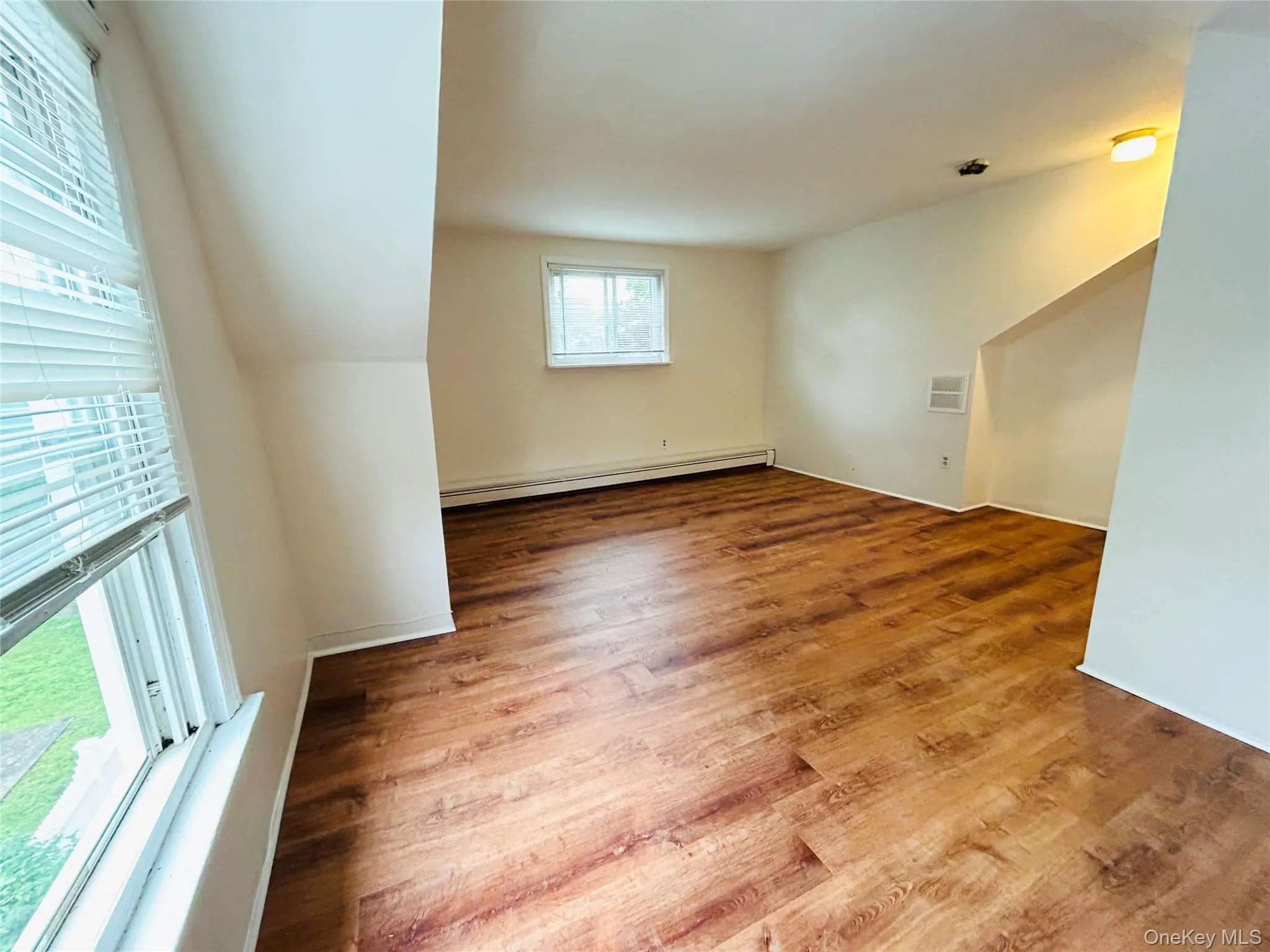 Bedroom w/ large closet Bedroom w/ large closet