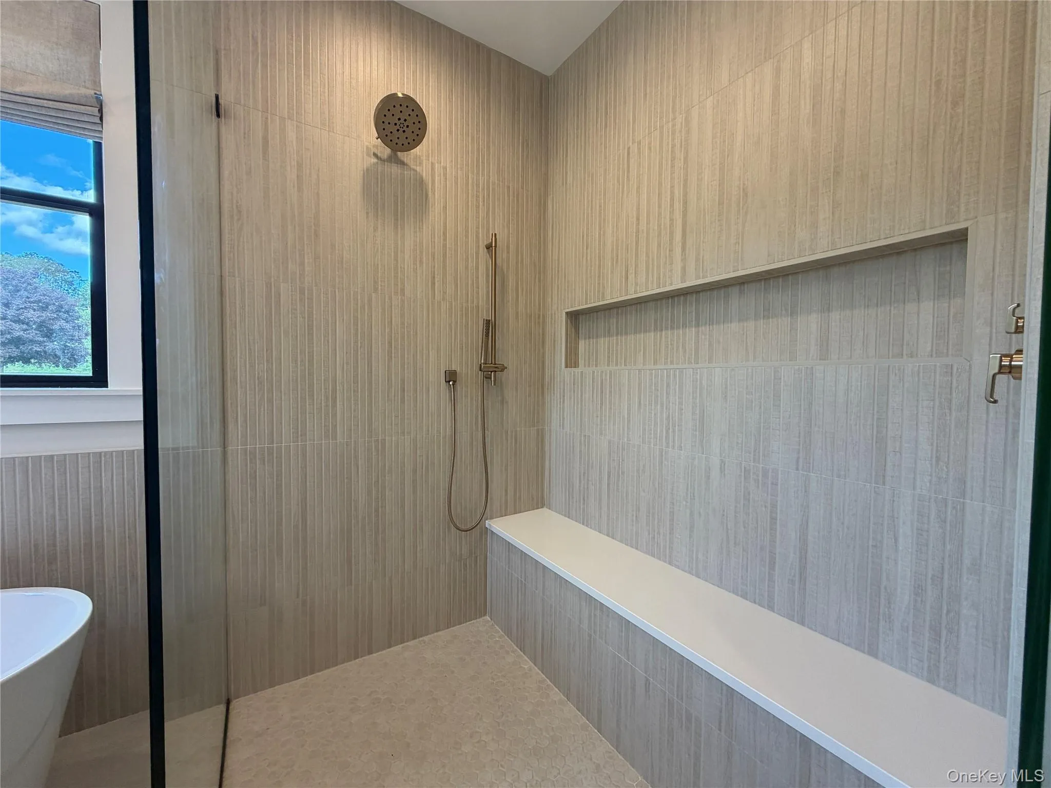 Large Shower in the primary. Large Shower in the primary.