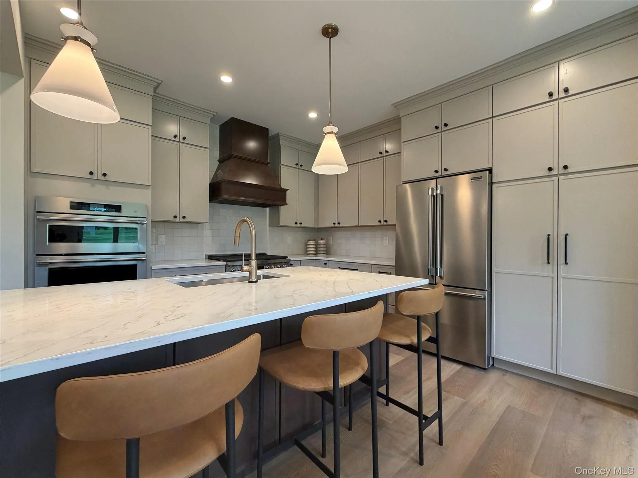 Beautiful details and modern design make this kitchen a show stopper. Beautiful details and modern design make this kitchen a show stopper.