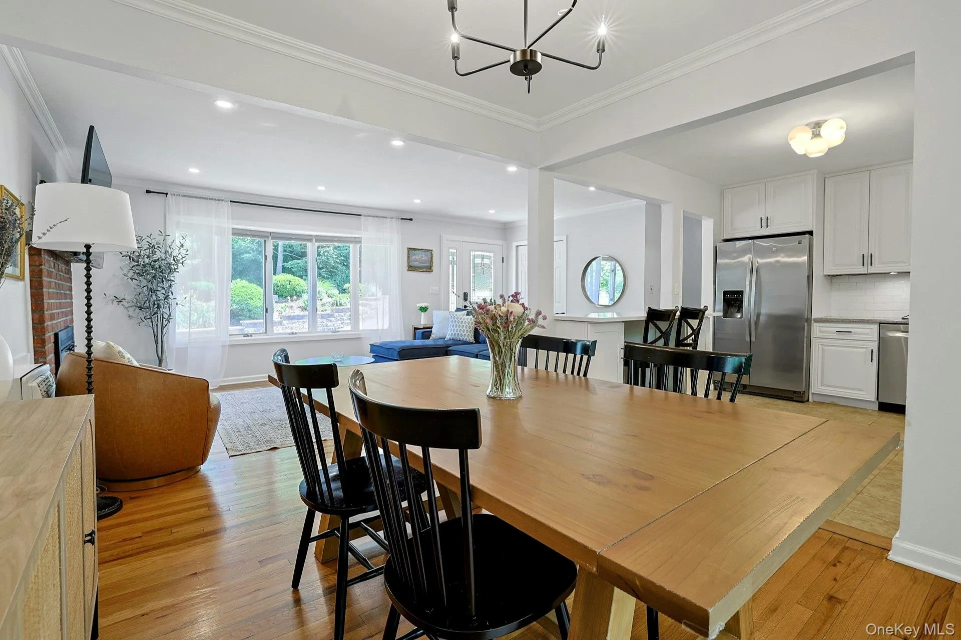 Plenty of space to enjoy gatherings in the dining room. Plenty of space to enjoy gatherings in the dining room.