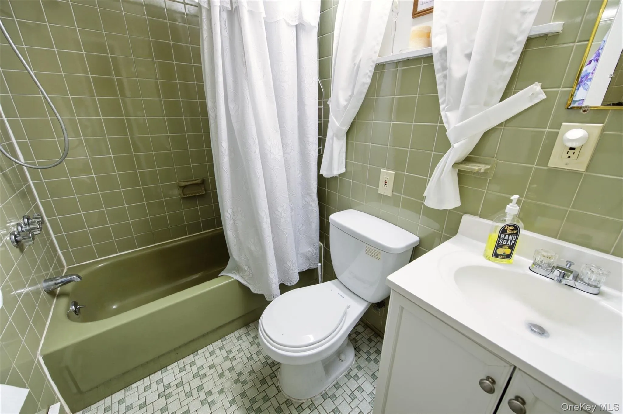Main Floor Full Bath Main Floor Full Bath