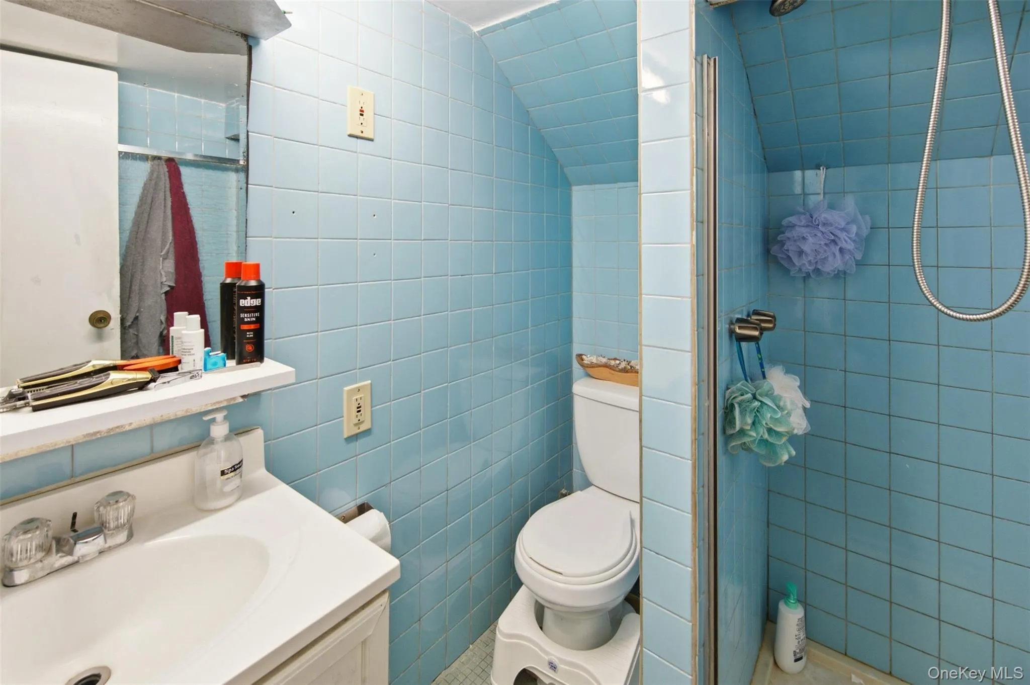 Second Floor Full Bath/Shower Second Floor Full Bath/Shower