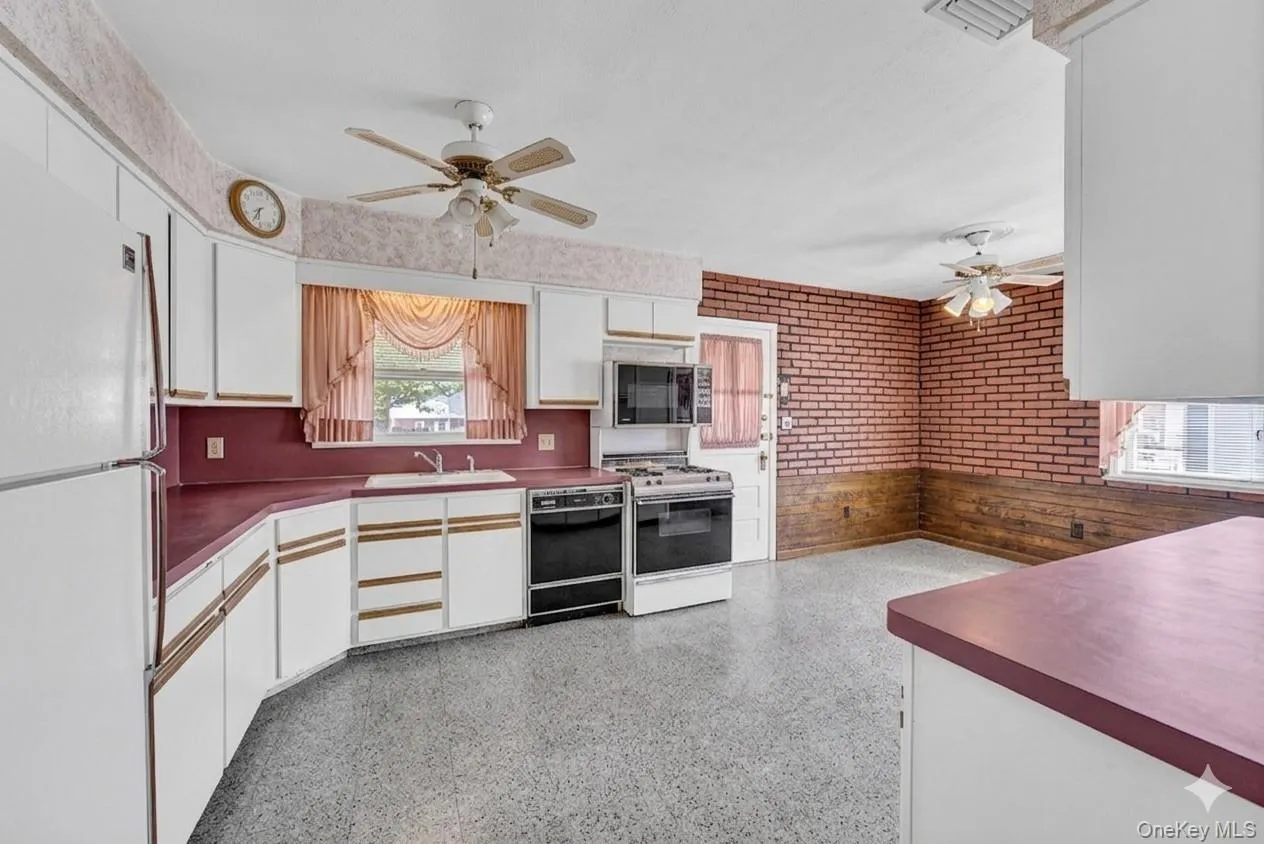 51 Virginia Street, Hempstead, NY, 5 Bedrooms Bedrooms, 9 Rooms Rooms,2 BathroomsBathrooms,Residential,For Rent,Virginia,0,1011721 51 Virginia Street, Hempstead, NY, 5 Bedrooms Bedrooms, 9 Rooms Rooms,2 BathroomsBathrooms,Residential,For Rent,Virginia,0,1011721