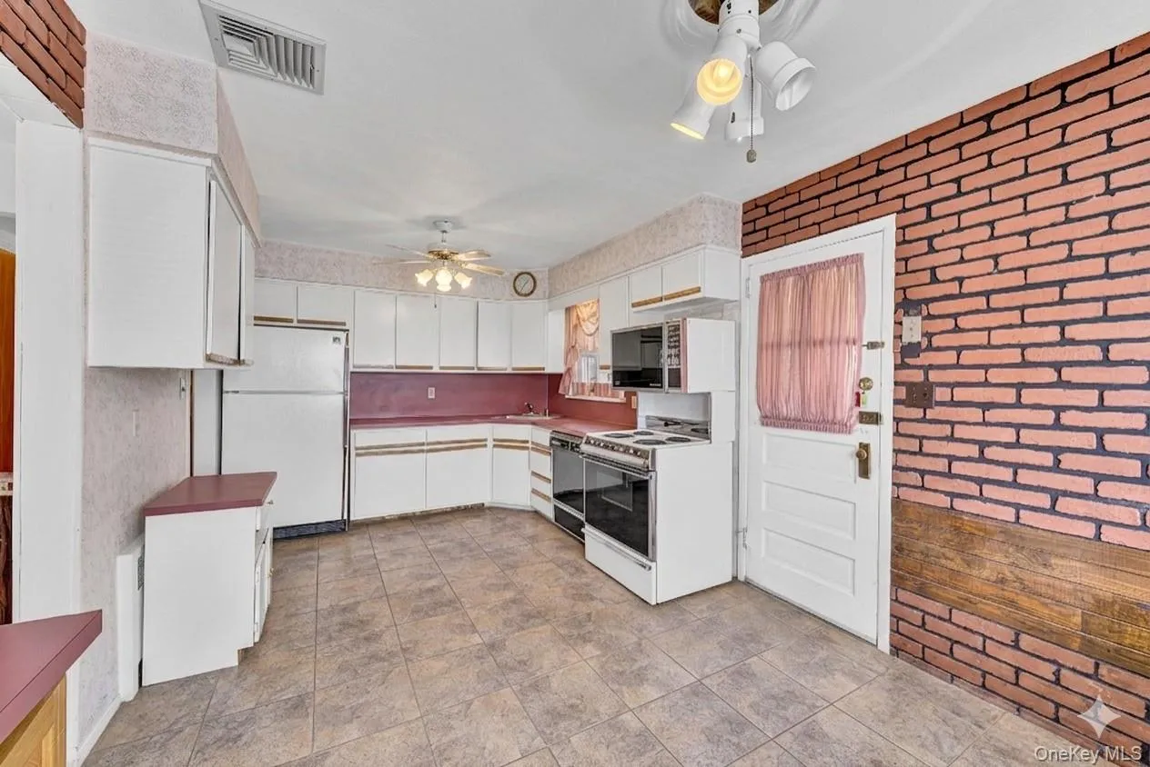 51 Virginia Street, Hempstead, NY, 5 Bedrooms Bedrooms, 9 Rooms Rooms,2 BathroomsBathrooms,Residential,For Rent,Virginia,0,1011721 51 Virginia Street, Hempstead, NY, 5 Bedrooms Bedrooms, 9 Rooms Rooms,2 BathroomsBathrooms,Residential,For Rent,Virginia,0,1011721
