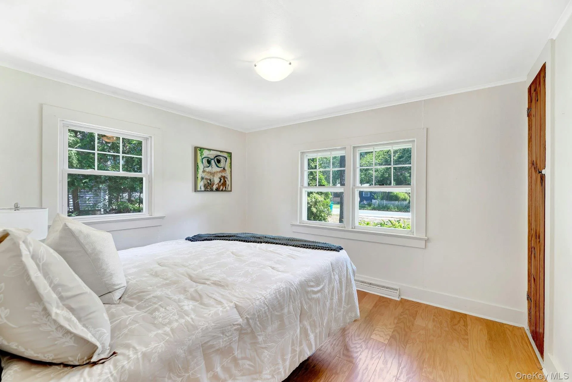 Plenty of natural light and privacy in the guest bedroom. Plenty of natural light and privacy in the guest bedroom.
