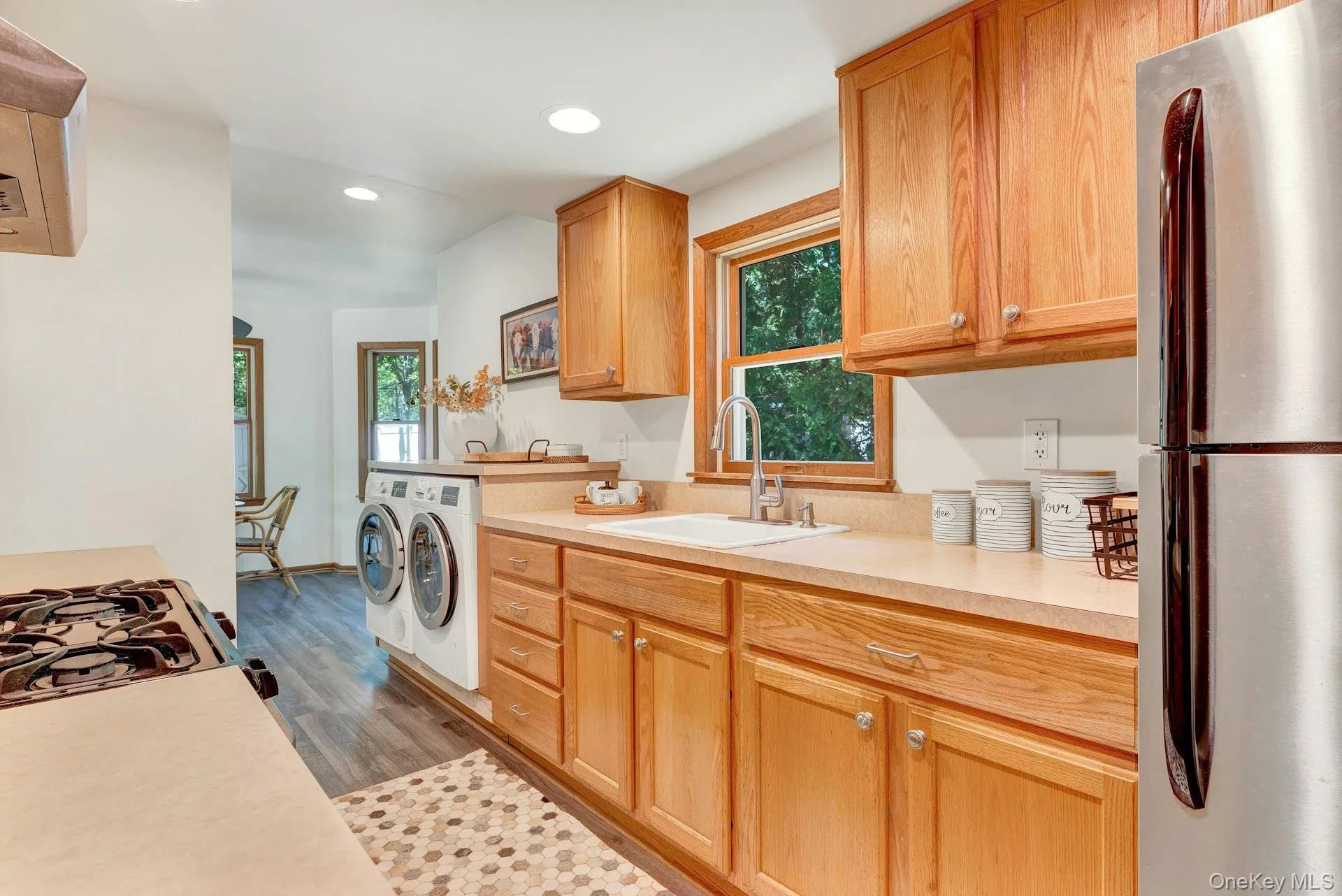 Plenty of counter space and room for kitchen prep. Plenty of counter space and room for kitchen prep.