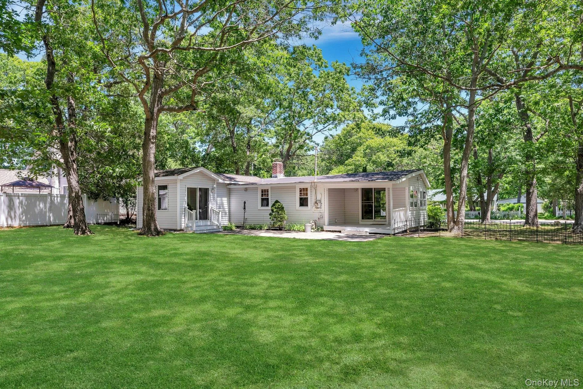 420 Sigsbee Road, Southold, NY, 2 Bedrooms Bedrooms, 5 Rooms Rooms,1 BathroomBathrooms,Residential,For Rent,Sigsbee,0,1011722 420 Sigsbee Road, Southold, NY, 2 Bedrooms Bedrooms, 5 Rooms Rooms,1 BathroomBathrooms,Residential,For Rent,Sigsbee,0,1011722