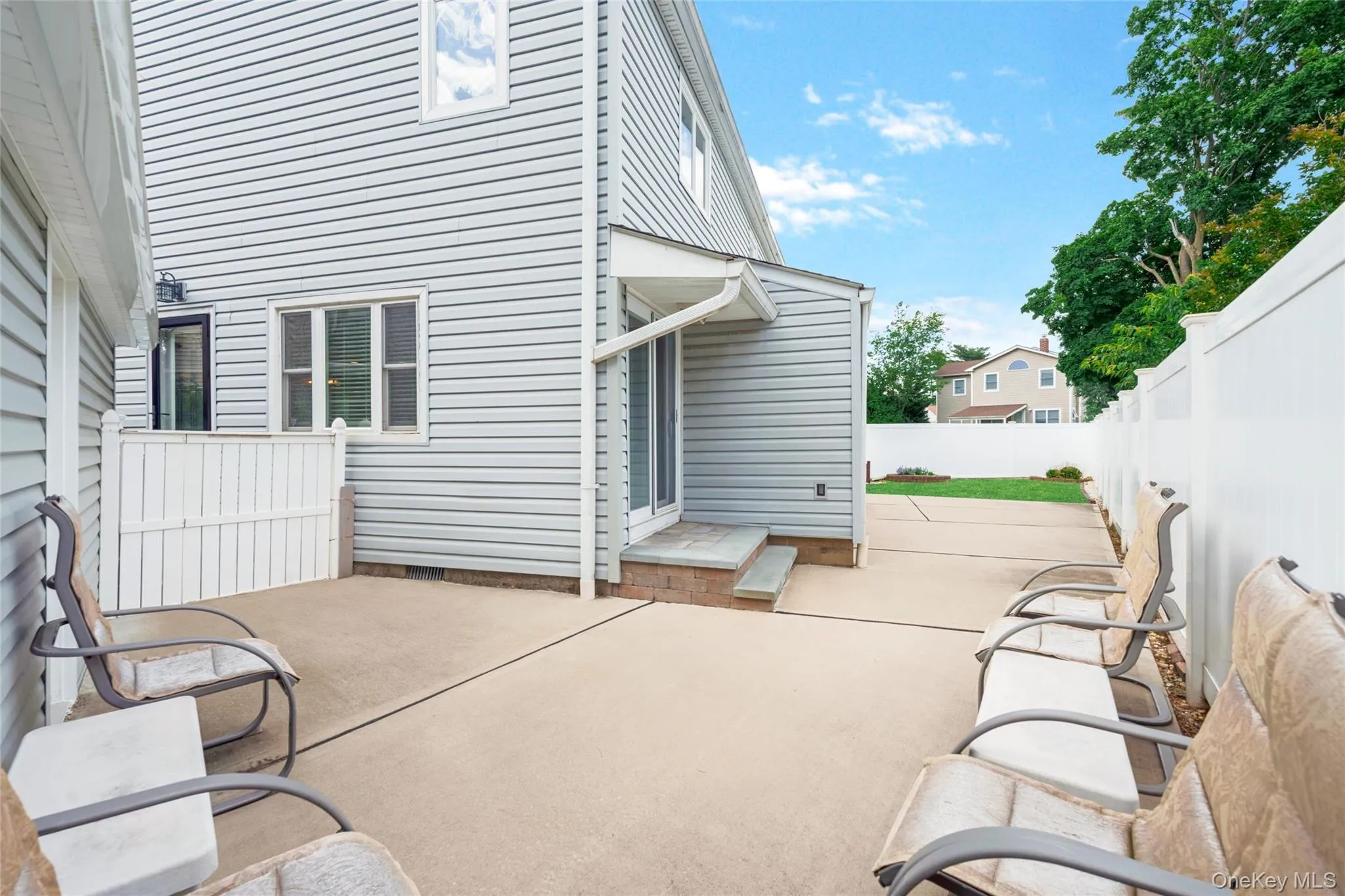 10 Garden Court, North Hempstead, NY, 3 Bedrooms Bedrooms, 7 Rooms Rooms,2 BathroomsBathrooms,Residential,For Rent,Garden,0,1011726 10 Garden Court, North Hempstead, NY, 3 Bedrooms Bedrooms, 7 Rooms Rooms,2 BathroomsBathrooms,Residential,For Rent,Garden,0,1011726