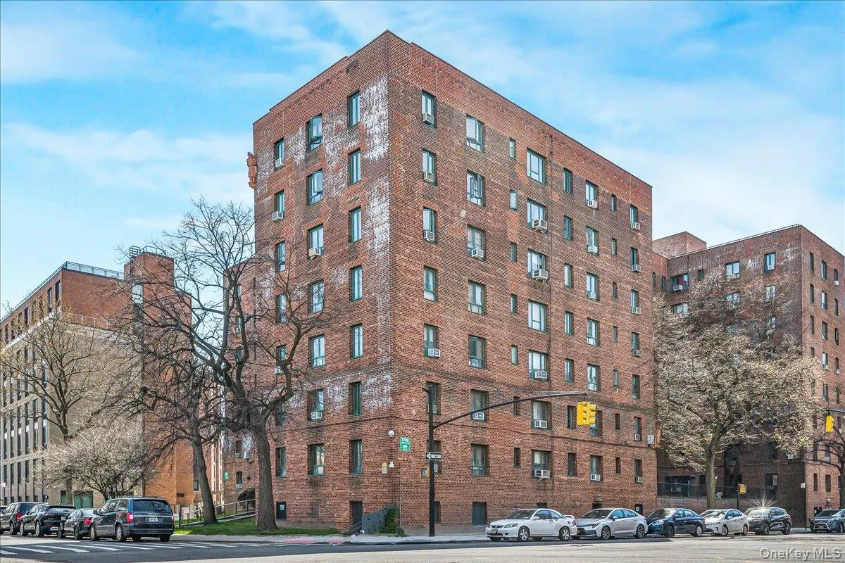 1700 Metropolitan Avenue, New York, NY, 2 Bedrooms Bedrooms, 5 Rooms Rooms,1 BathroomBathrooms,Residential,For Rent,Metropolitan,0,1011730 1700 Metropolitan Avenue, New York, NY, 2 Bedrooms Bedrooms, 5 Rooms Rooms,1 BathroomBathrooms,Residential,For Rent,Metropolitan,0,1011730