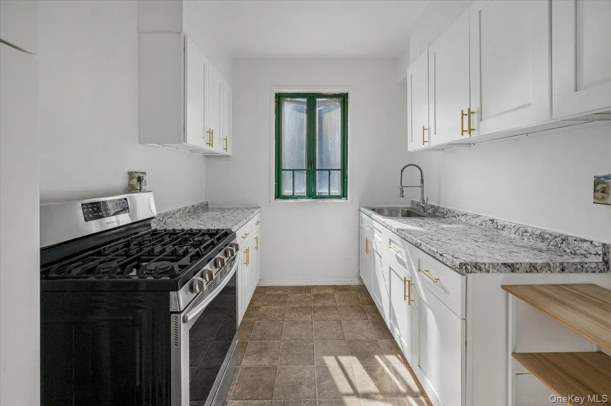 1700 Metropolitan Avenue, New York, NY, 2 Bedrooms Bedrooms, 5 Rooms Rooms,1 BathroomBathrooms,Residential,For Rent,Metropolitan,0,1011730 1700 Metropolitan Avenue, New York, NY, 2 Bedrooms Bedrooms, 5 Rooms Rooms,1 BathroomBathrooms,Residential,For Rent,Metropolitan,0,1011730