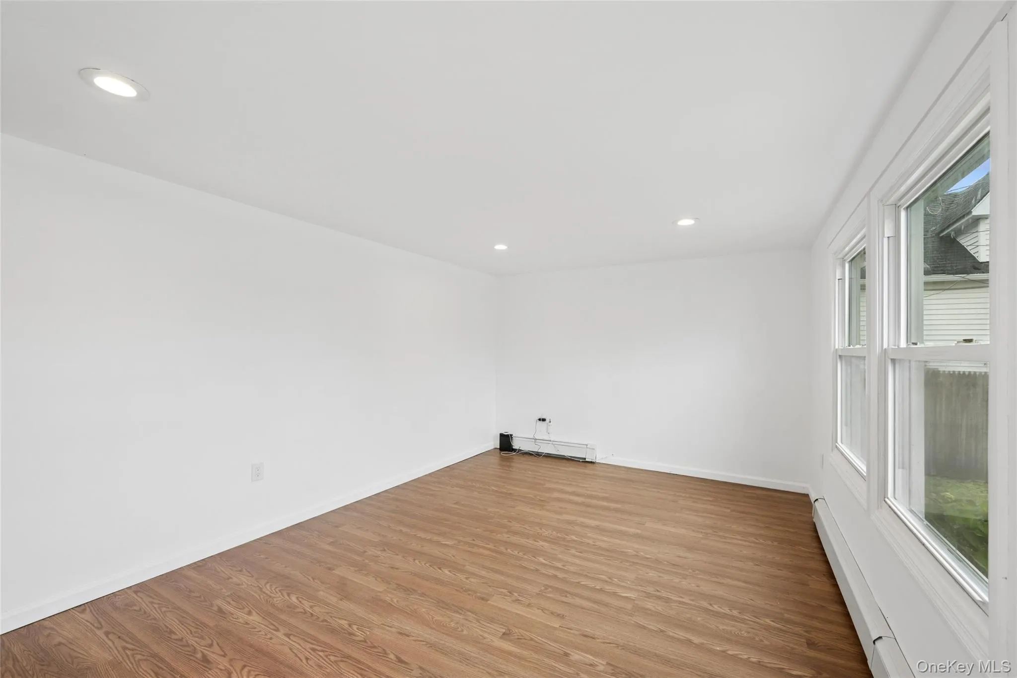 16 Arlington Avenue, Babylon, NY, 3 Bedrooms Bedrooms, 5 Rooms Rooms,1 BathroomBathrooms,Residential,For Rent,Arlington,0,KEY1011732 16 Arlington Avenue, Babylon, NY, 3 Bedrooms Bedrooms, 5 Rooms Rooms,1 BathroomBathrooms,Residential,For Rent,Arlington,0,KEY1011732
