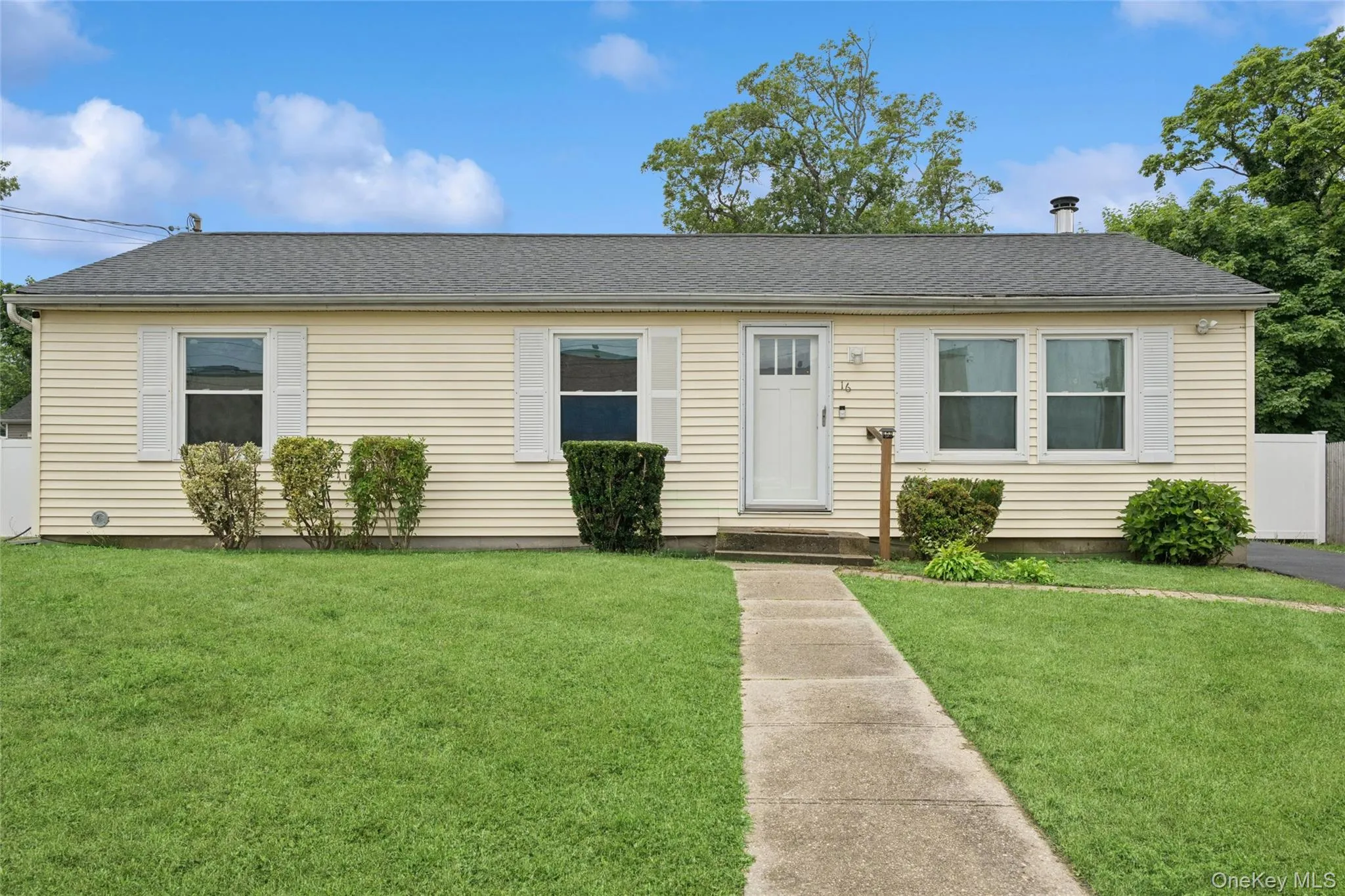 16 Arlington Avenue, Babylon, NY, 3 Bedrooms Bedrooms, 5 Rooms Rooms,1 BathroomBathrooms,Residential,For Rent,Arlington,0,KEY1011732 16 Arlington Avenue, Babylon, NY, 3 Bedrooms Bedrooms, 5 Rooms Rooms,1 BathroomBathrooms,Residential,For Rent,Arlington,0,KEY1011732