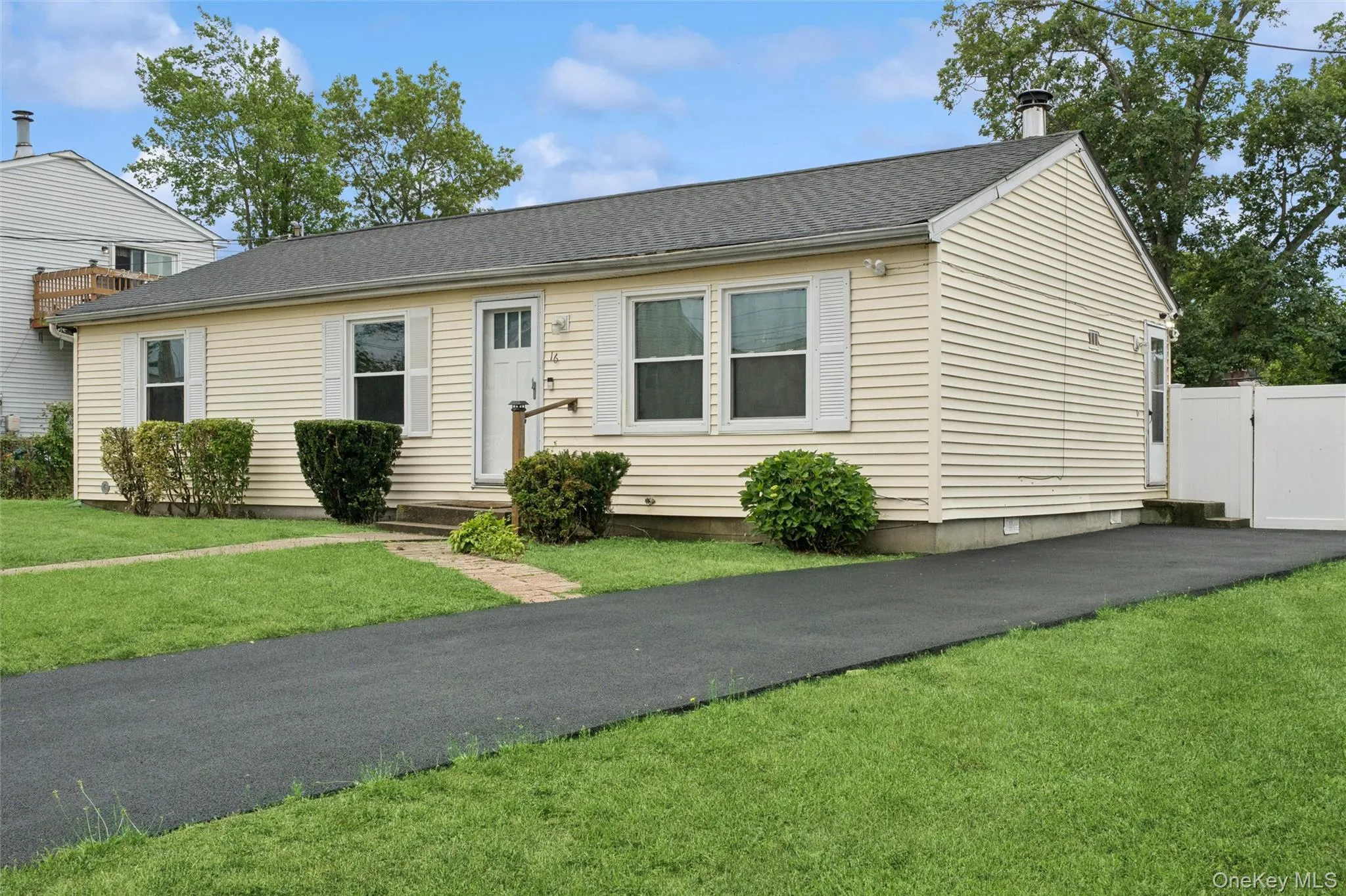 16 Arlington Avenue, Babylon, NY, 3 Bedrooms Bedrooms, 5 Rooms Rooms,1 BathroomBathrooms,Residential,For Rent,Arlington,0,KEY1011732 16 Arlington Avenue, Babylon, NY, 3 Bedrooms Bedrooms, 5 Rooms Rooms,1 BathroomBathrooms,Residential,For Rent,Arlington,0,KEY1011732