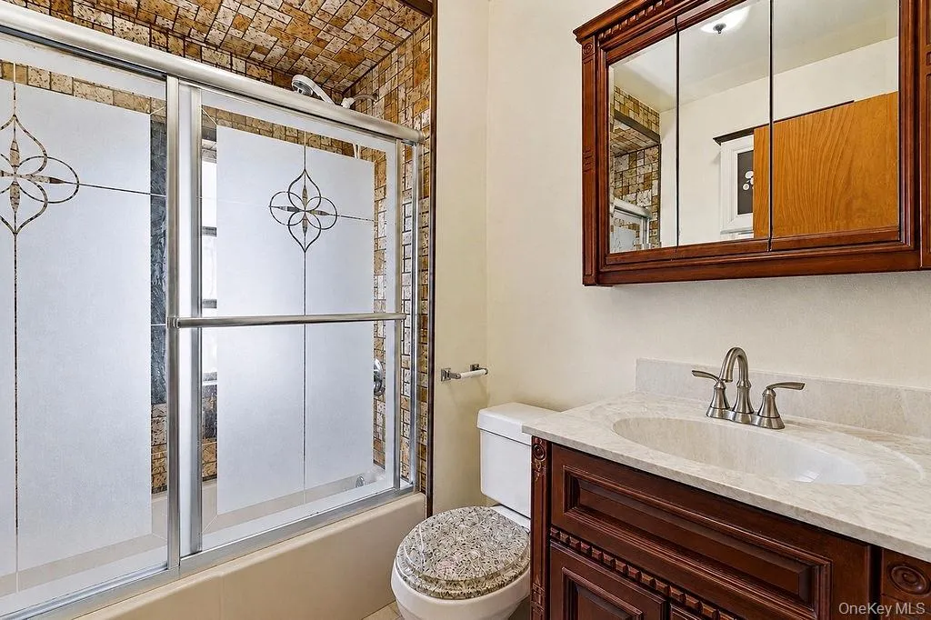 133-22 85th Street, New York, NY, 3 Bedrooms Bedrooms, 6 Rooms Rooms,1 BathroomBathrooms,Residential,For Rent,85th,0,1011734 133-22 85th Street, New York, NY, 3 Bedrooms Bedrooms, 6 Rooms Rooms,1 BathroomBathrooms,Residential,For Rent,85th,0,1011734