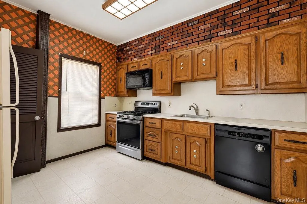 133-22 85th Street, New York, NY, 3 Bedrooms Bedrooms, 6 Rooms Rooms,1 BathroomBathrooms,Residential,For Rent,85th,0,1011734 133-22 85th Street, New York, NY, 3 Bedrooms Bedrooms, 6 Rooms Rooms,1 BathroomBathrooms,Residential,For Rent,85th,0,1011734