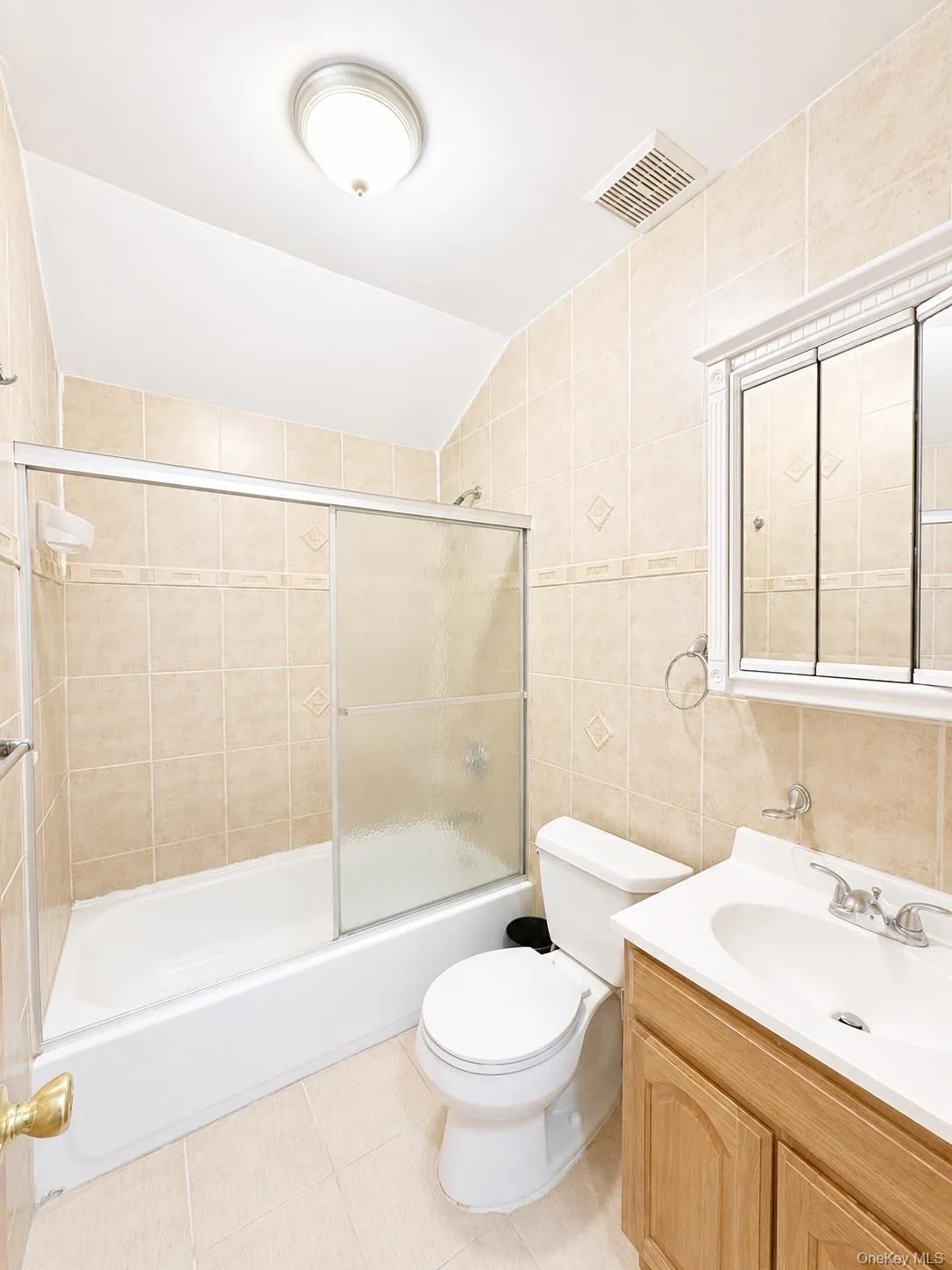 6563 Hull Avenue, New York, NY, 3 Bedrooms Bedrooms, 5 Rooms Rooms,2 BathroomsBathrooms,Residential Lease,For Rent,Hull,0,1011744 6563 Hull Avenue, New York, NY, 3 Bedrooms Bedrooms, 5 Rooms Rooms,2 BathroomsBathrooms,Residential Lease,For Rent,Hull,0,1011744