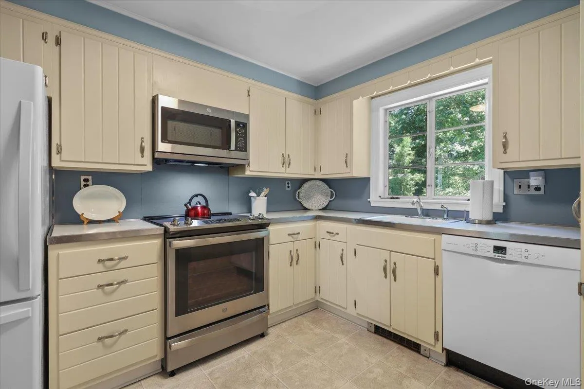 51 Laurel Drive, Mount Kisco, NY, 3 Bedrooms Bedrooms, 10 Rooms Rooms,2 BathroomsBathrooms,Residential,For Rent,Laurel,0,1011748 51 Laurel Drive, Mount Kisco, NY, 3 Bedrooms Bedrooms, 10 Rooms Rooms,2 BathroomsBathrooms,Residential,For Rent,Laurel,0,1011748