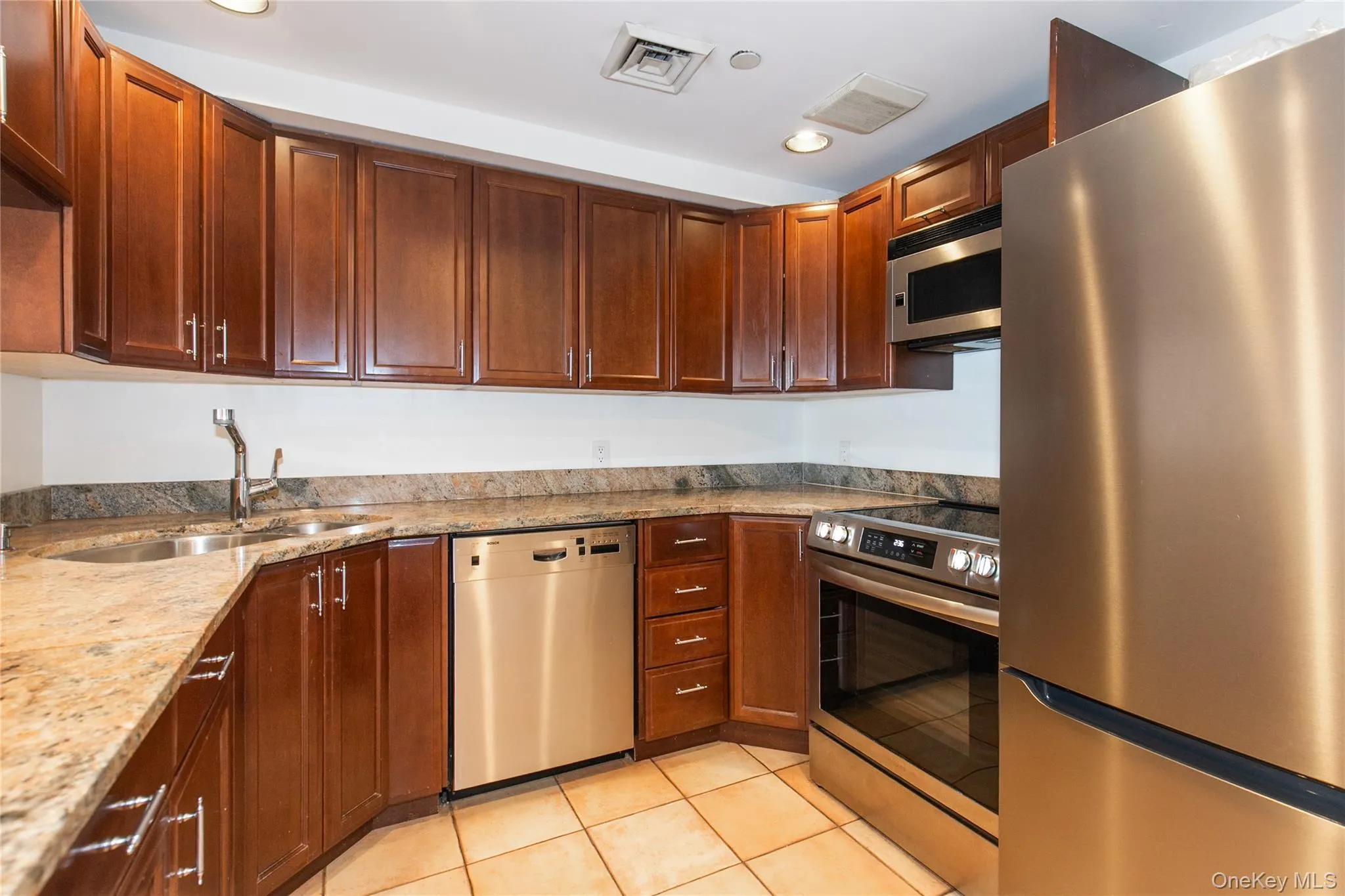 100 cuttermill Road, North Hempstead, NY, 2 Bedrooms Bedrooms, 5 Rooms Rooms,2 BathroomsBathrooms,Residential Lease,For Rent,cuttermill,0,1011751 100 cuttermill Road, North Hempstead, NY, 2 Bedrooms Bedrooms, 5 Rooms Rooms,2 BathroomsBathrooms,Residential Lease,For Rent,cuttermill,0,1011751